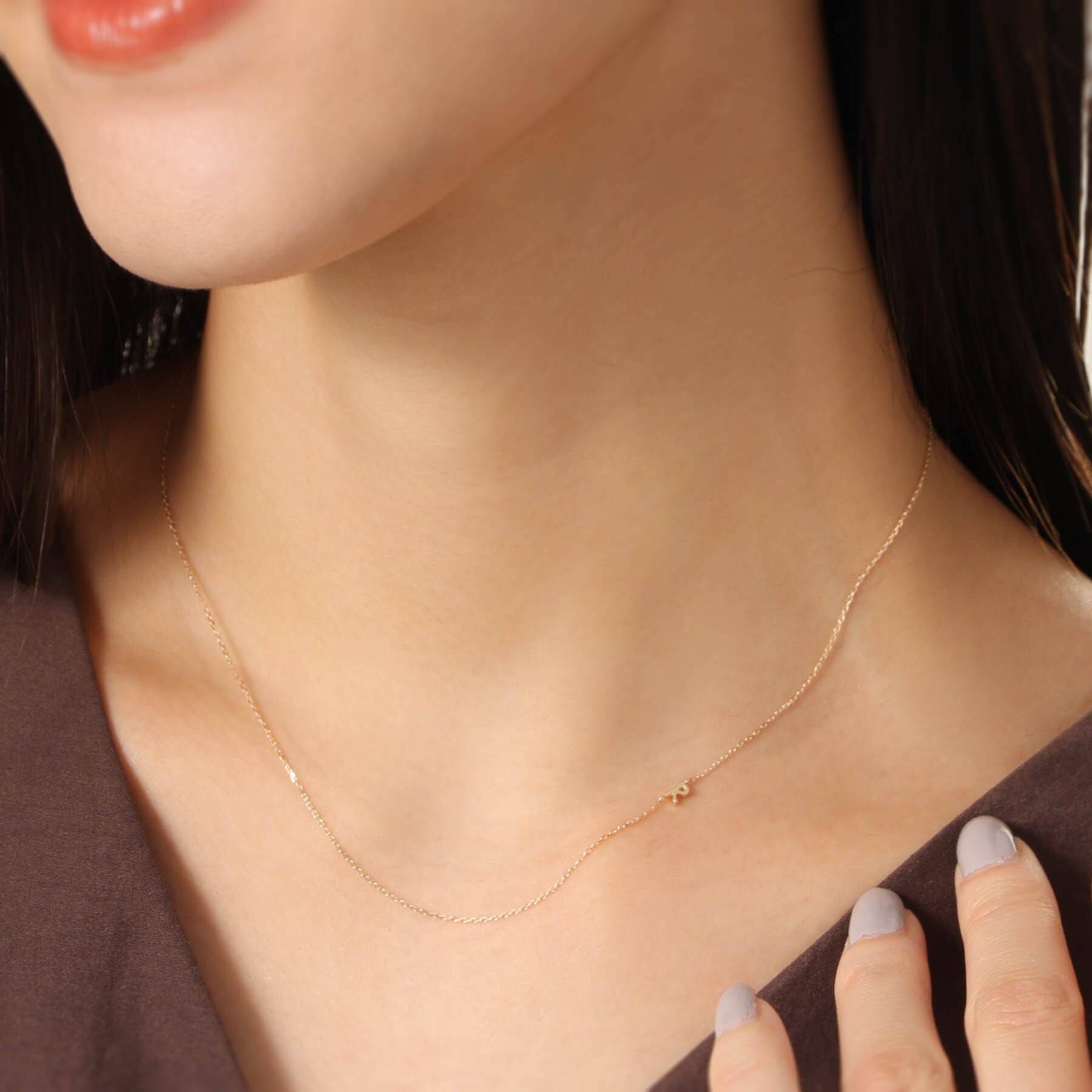 COCOSHNIK「【WEB限定】K10イニシャルＲ ネックレス」|ネックレス|
