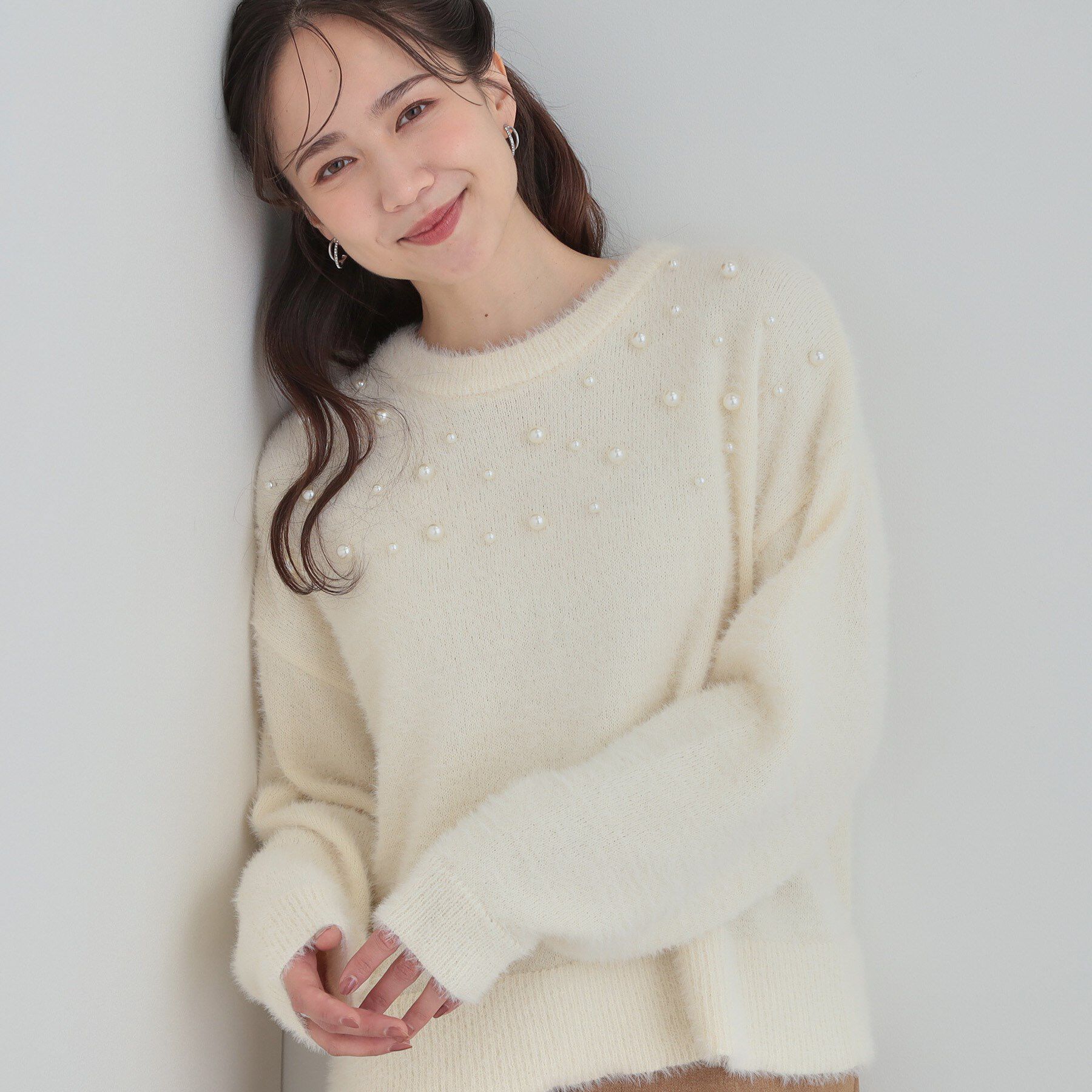SHOO･LA･RUE「大人きらめく ふわふわパール調ニット」|ニット・セーター|オフホワイト(003