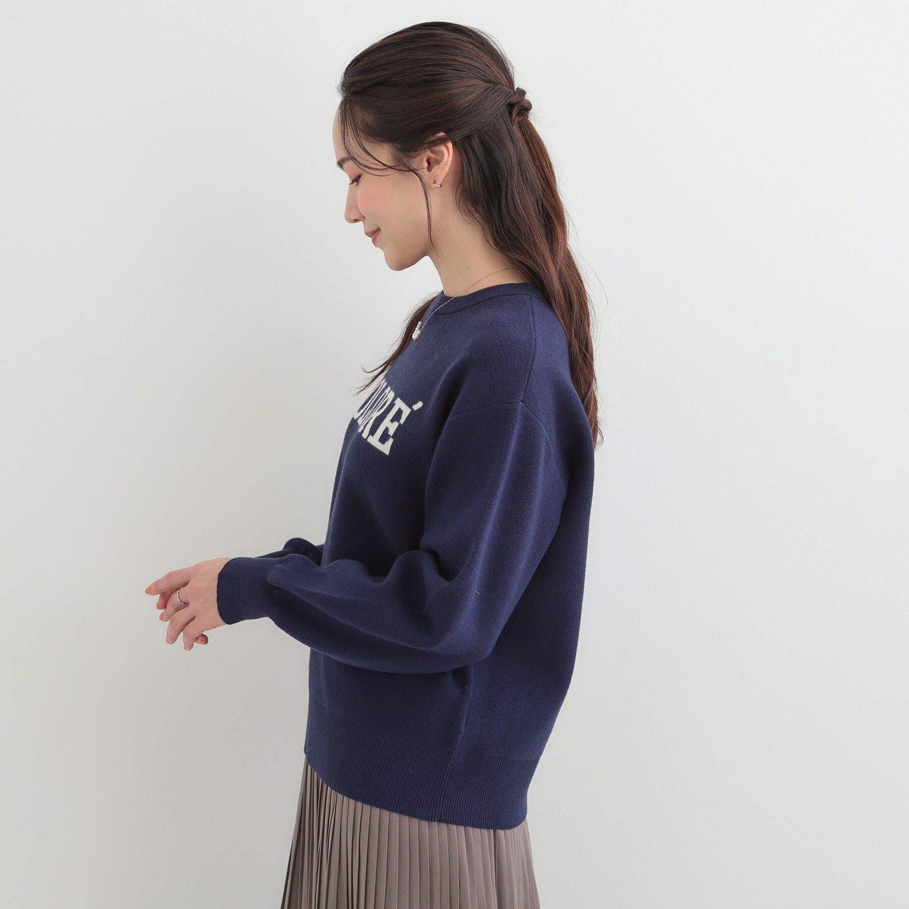 SHOO･LA･RUE「【洗える】もちもちタッチが心地よいスウェットライクロゴニット」|ニット・セーター|