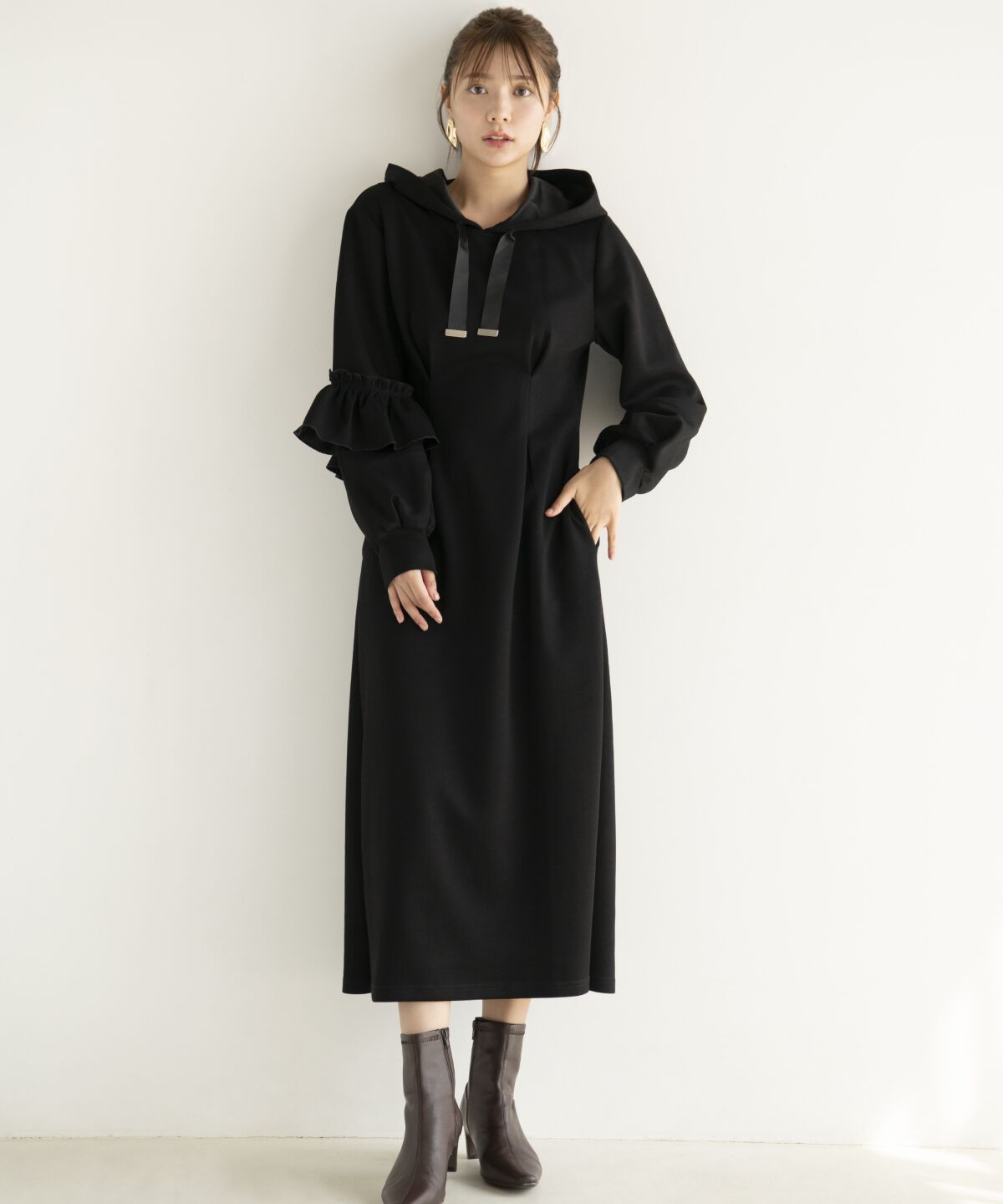 アンドクチュール「アシメフリルスリーブフーディワンピース」|ワンピース|