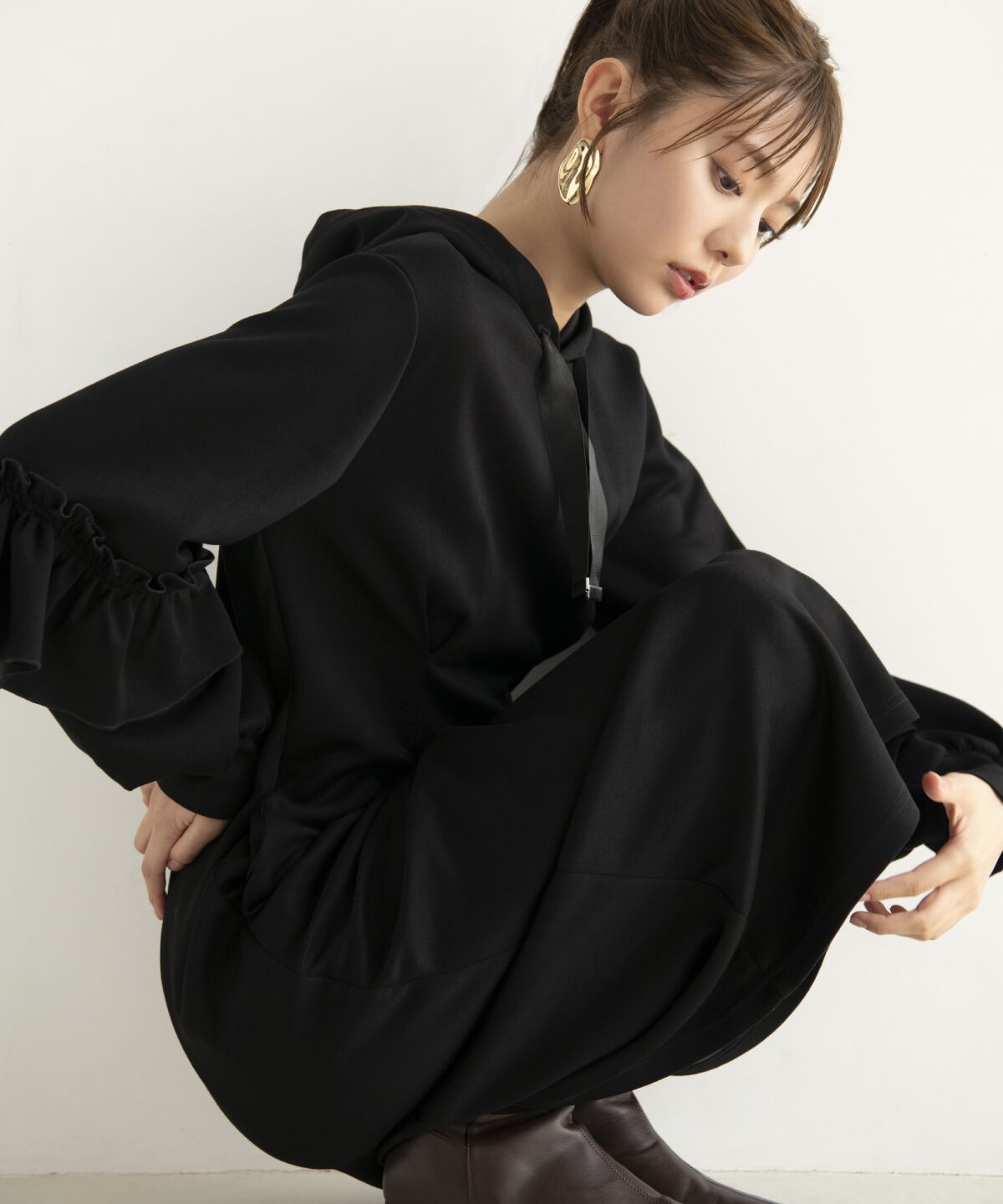 アンドクチュール「アシメフリルスリーブフーディワンピース」|ワンピース|