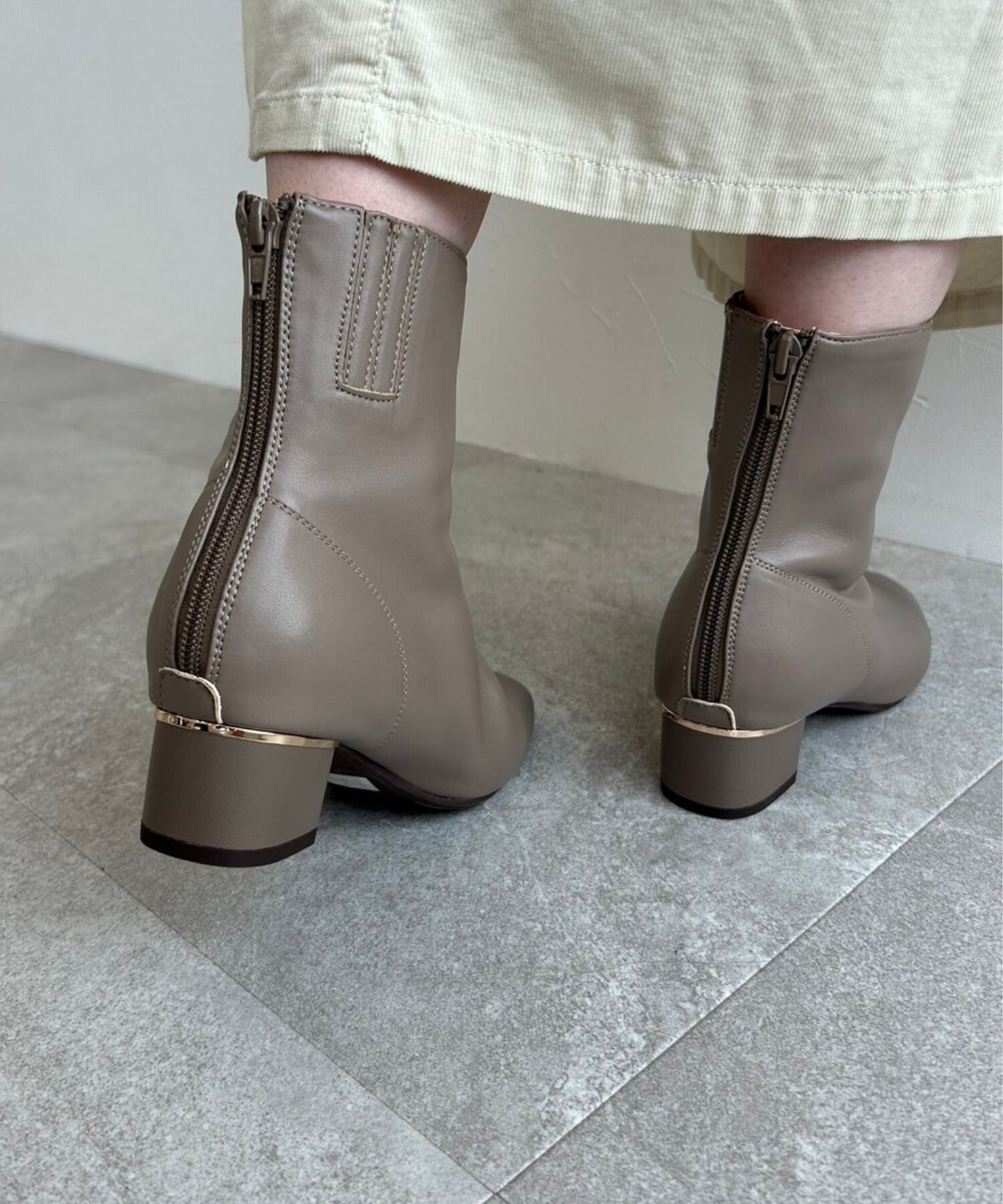 ORiental TRaffic「ソフトレザー メタリックライン ブーツ /31409 柔らかい 履き口に隠しゴム付き」|ショートブーツ|