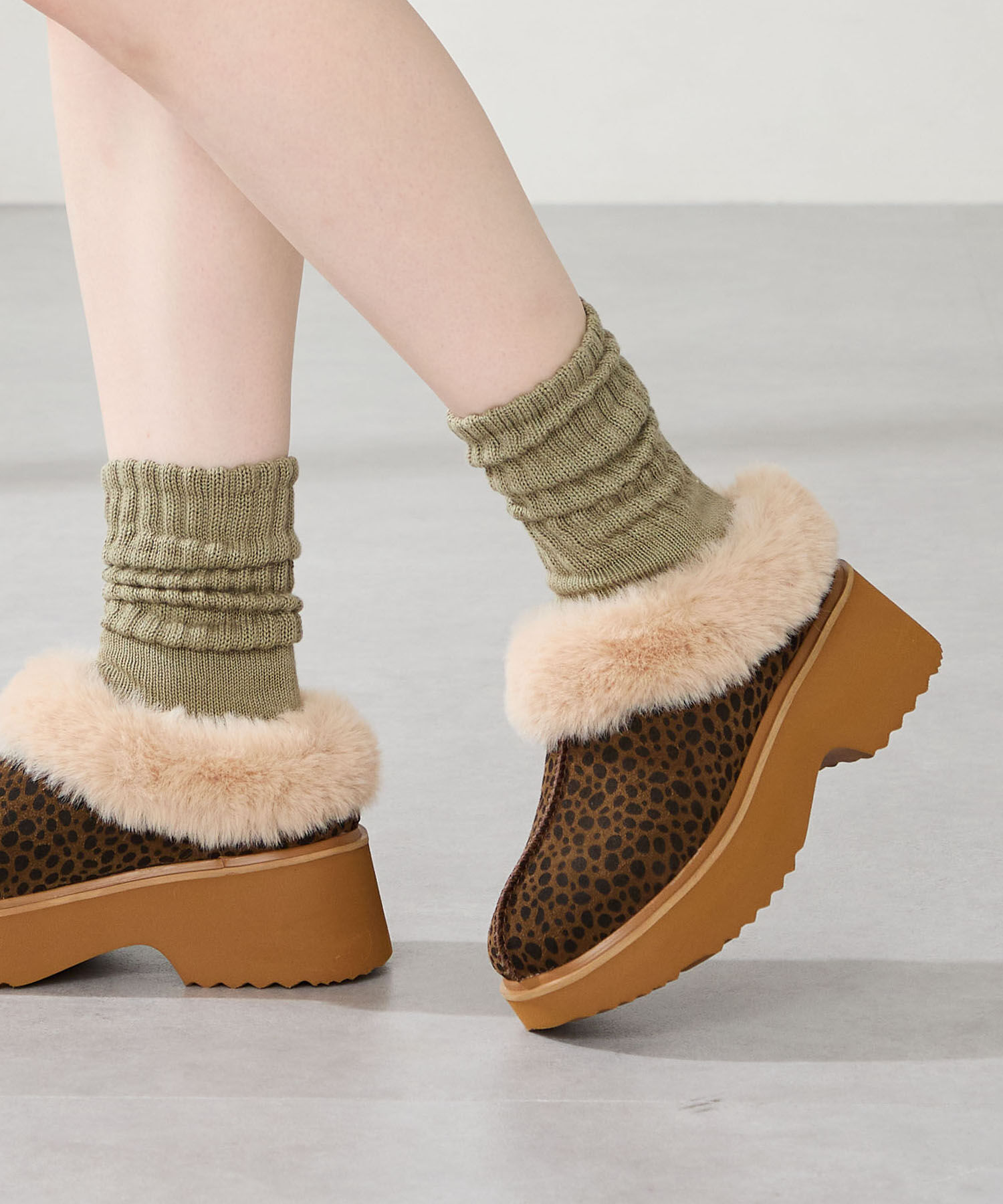 ORiental TRaffic「●2025秋冬新作●【 厚底 ・ 美脚 】 ムートン サボ /51325 ファー レオパード 防寒 」|サンダル|