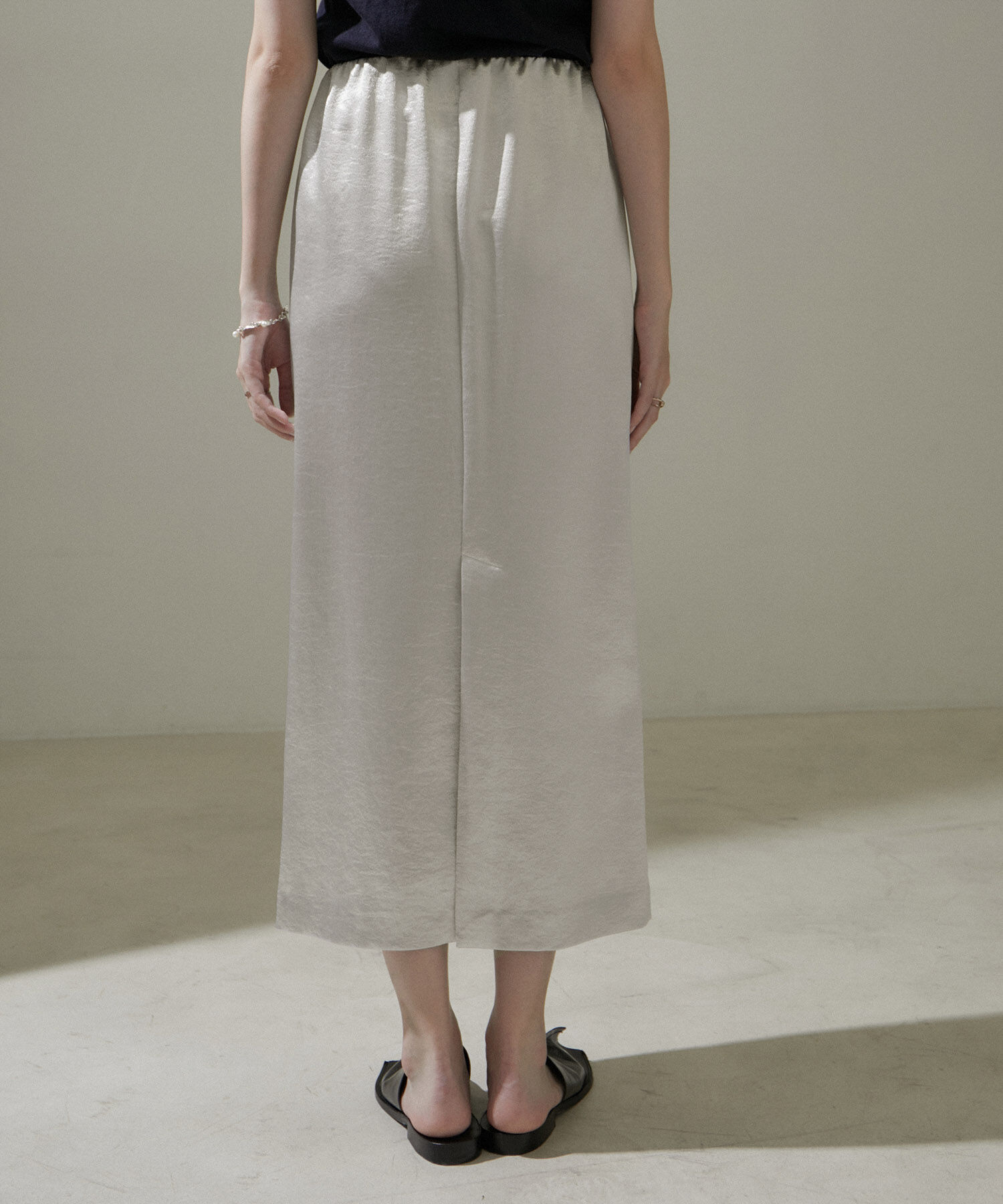 SALON adam et rope'「シャイニーナロースカート【洗える】」|スカート|