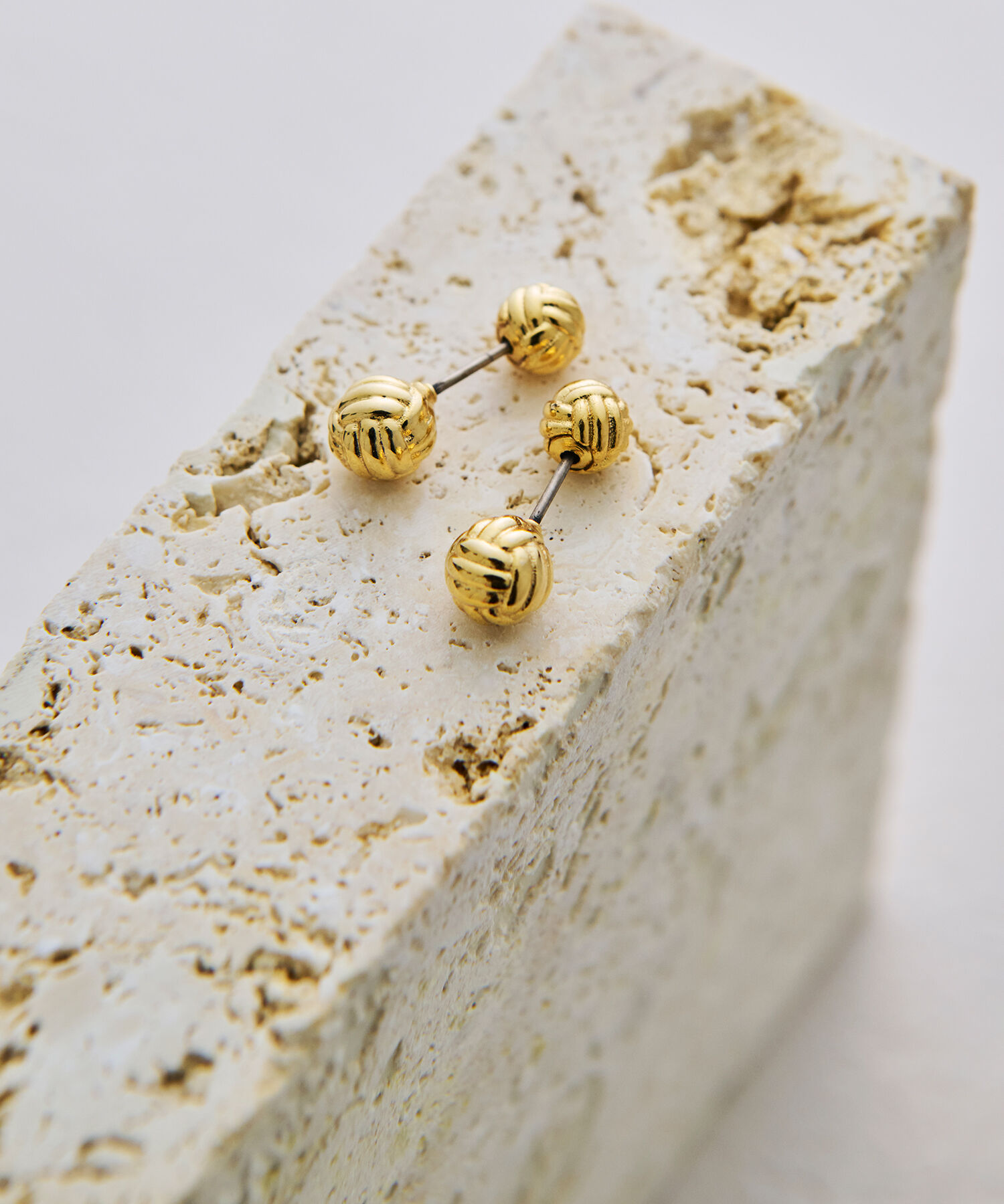 ROPE「ロープノットモチーフスタッドピアス【メディア掲載】」|ピアス|ゴールド(90)