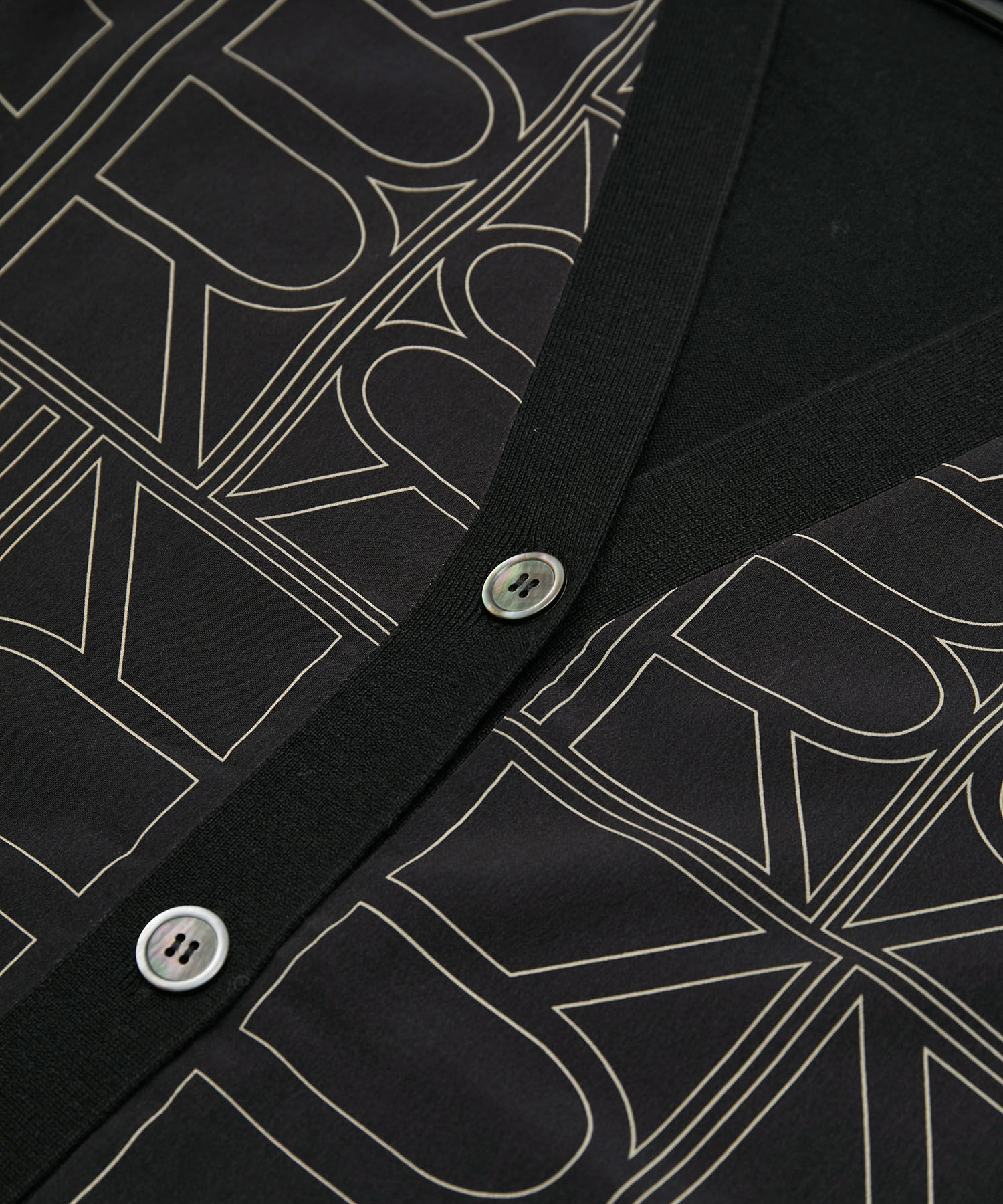 ROPE「【雑誌掲載】モノグラムプリントドッキングカーディガン【セットアップ対応】」|カーディガン|