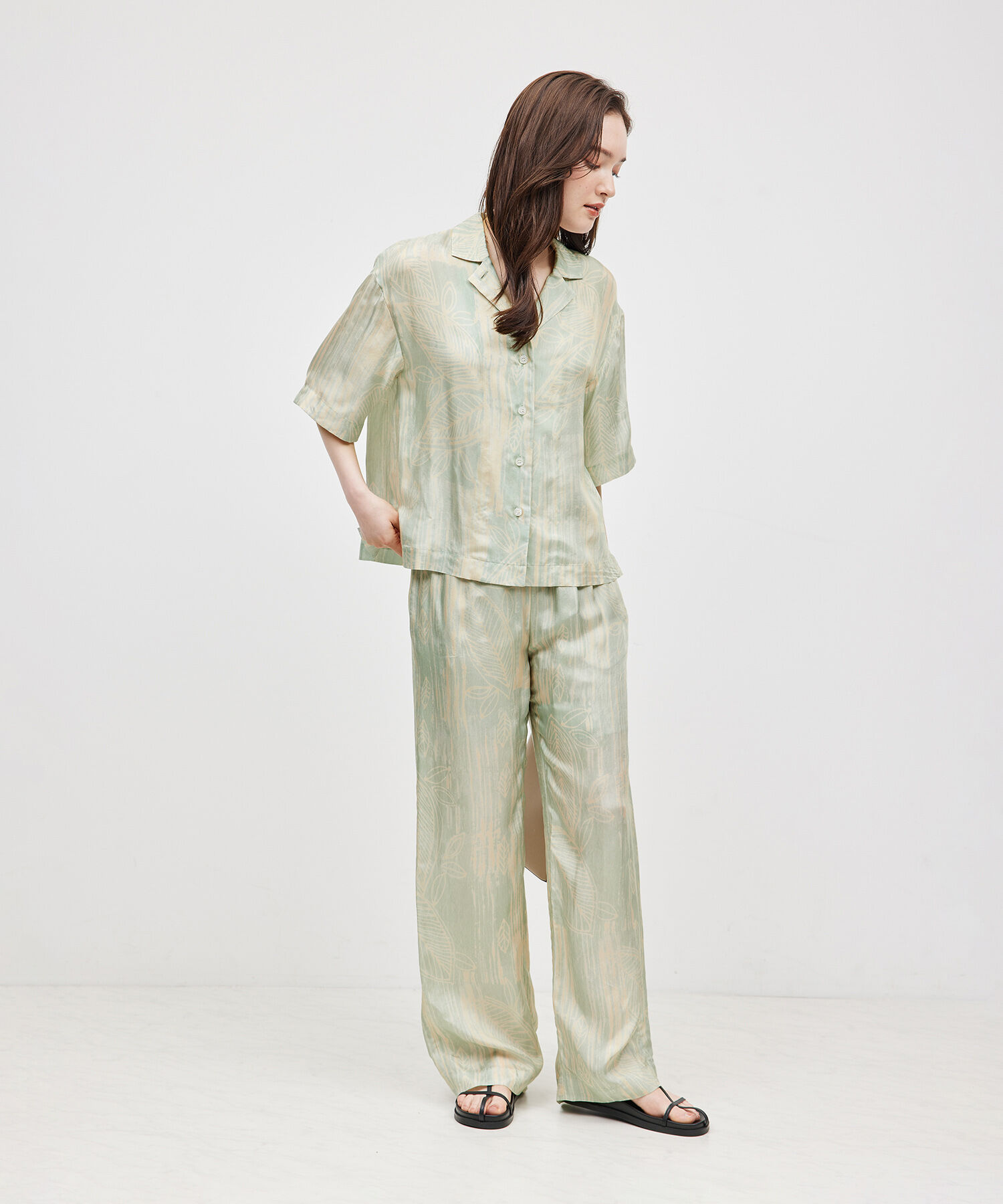 ROPE「【IPEKER】ニュアンスボタニカル開襟シャツ」|シャツ・ブラウス|