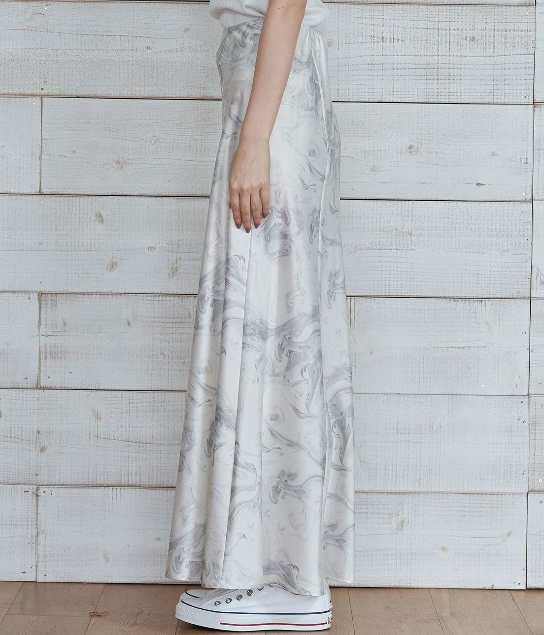 VIS「くるみ釦サテンナロースカート」|スカート|