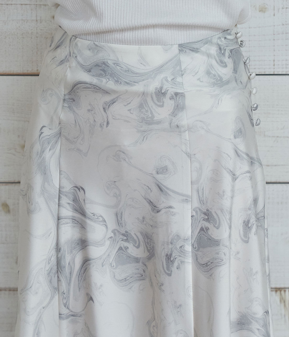 VIS「くるみ釦サテンナロースカート」|スカート|