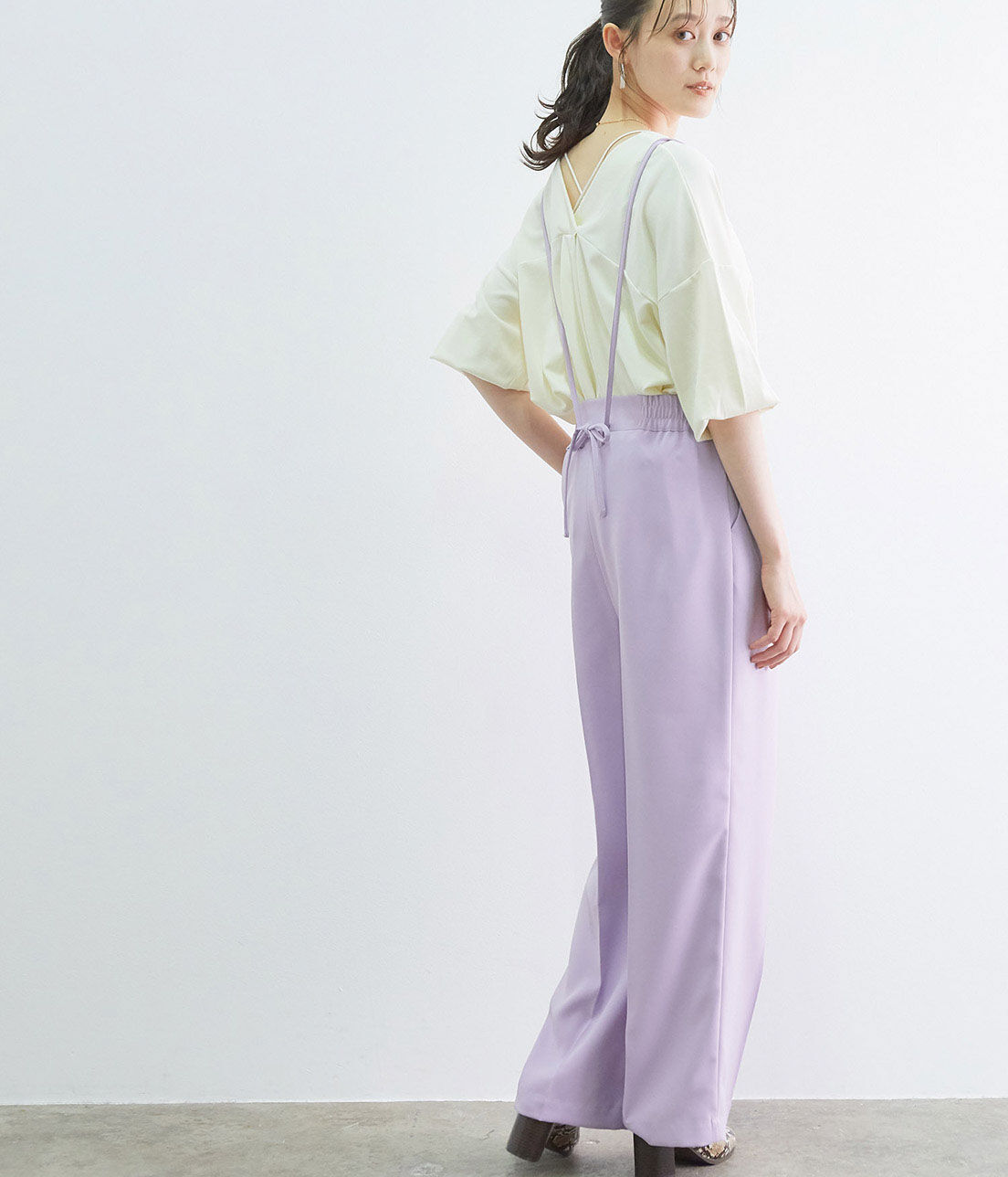 VIS「【WEB限定SSサイズ】バッククロスサスペンダーワイドパンツ」|スラックス|ラベンダー(52)