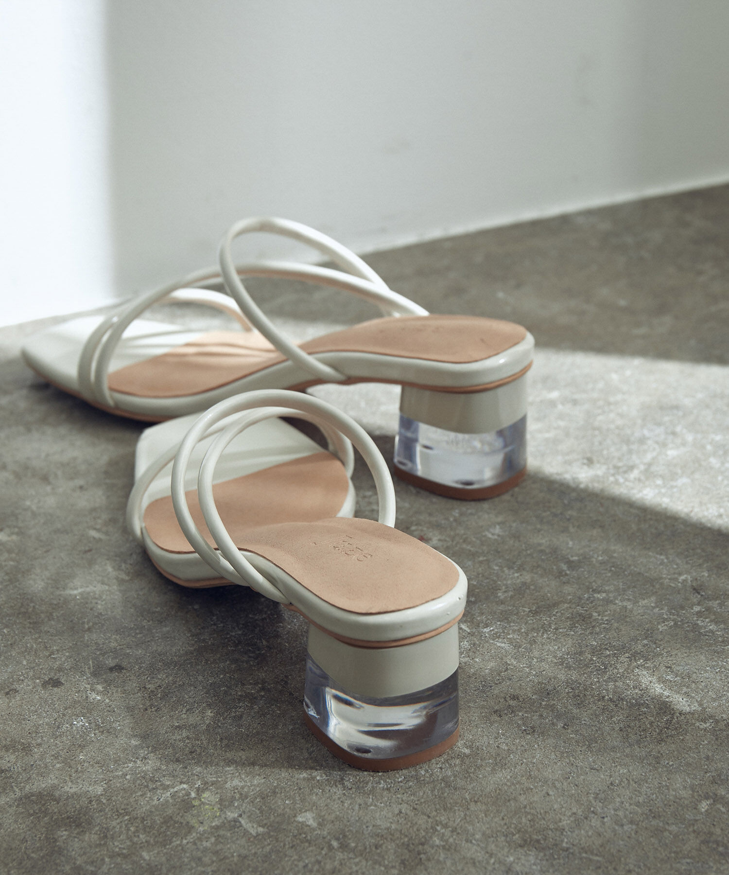 Juze「クリアヒールナローアシメサンダル」|サンダル|