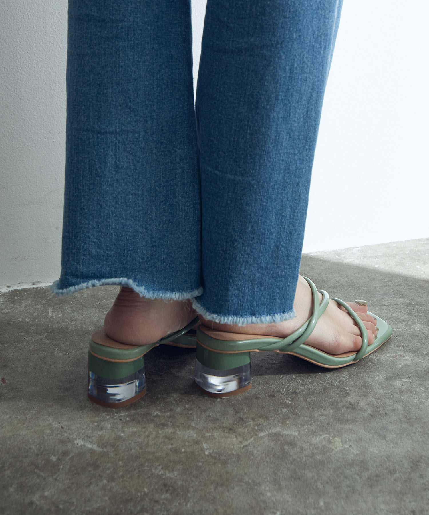 Juze「クリアヒールナローアシメサンダル」|サンダル|