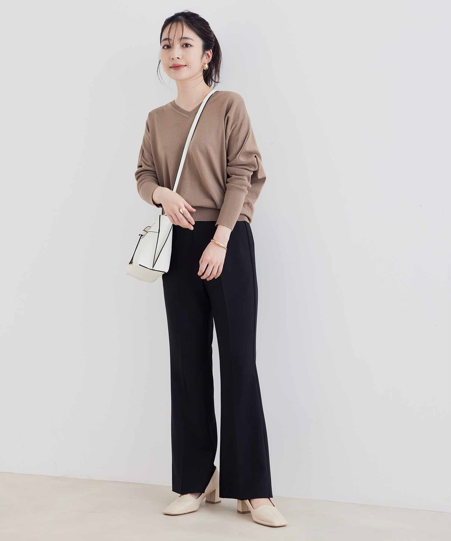 vis-a-vis「【一部店舗限定】Vネックドルマンニットプルオーバー」|ニット・セーター|