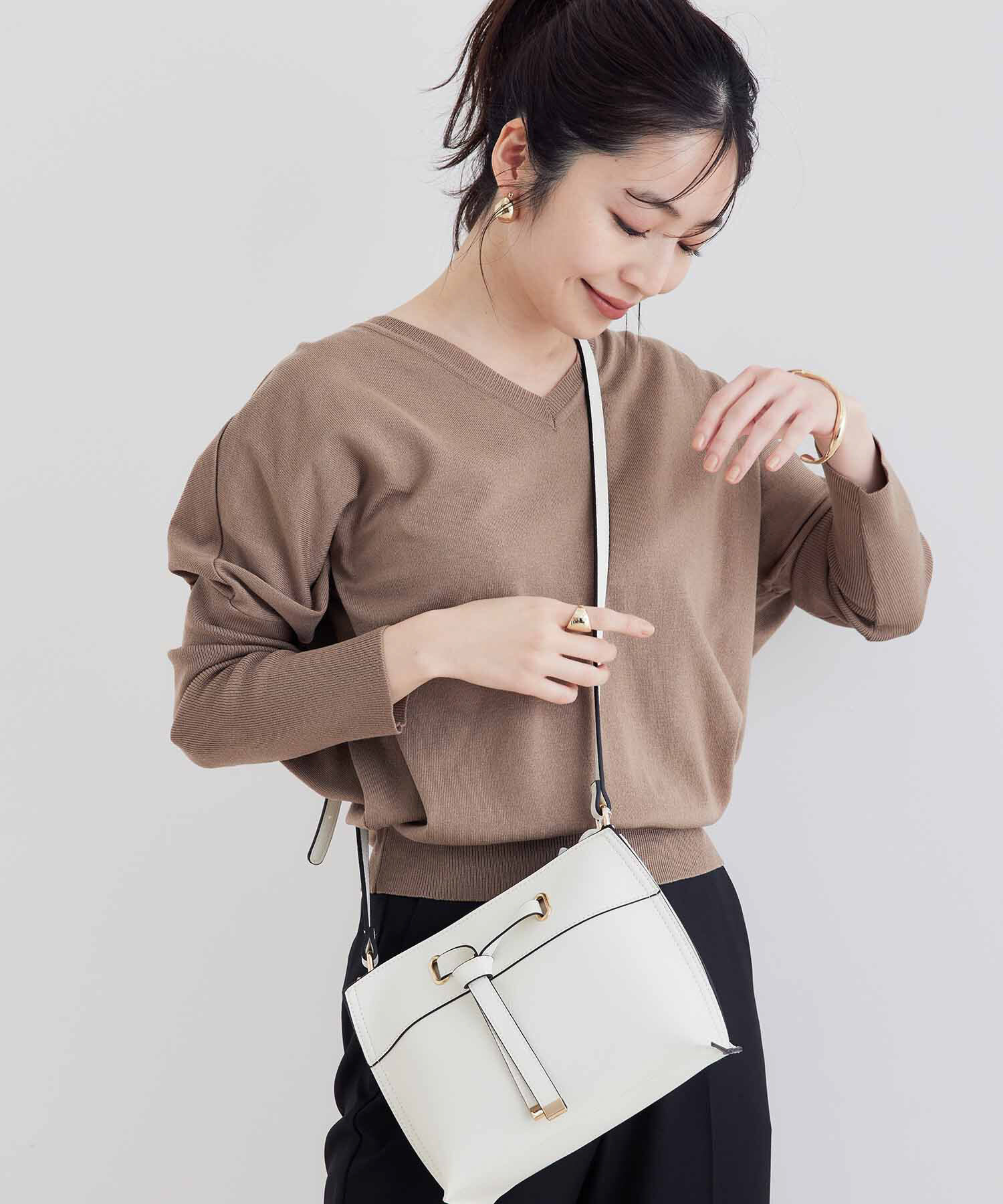 vis-a-vis「【一部店舗限定】Vネックドルマンニットプルオーバー」|ニット・セーター|