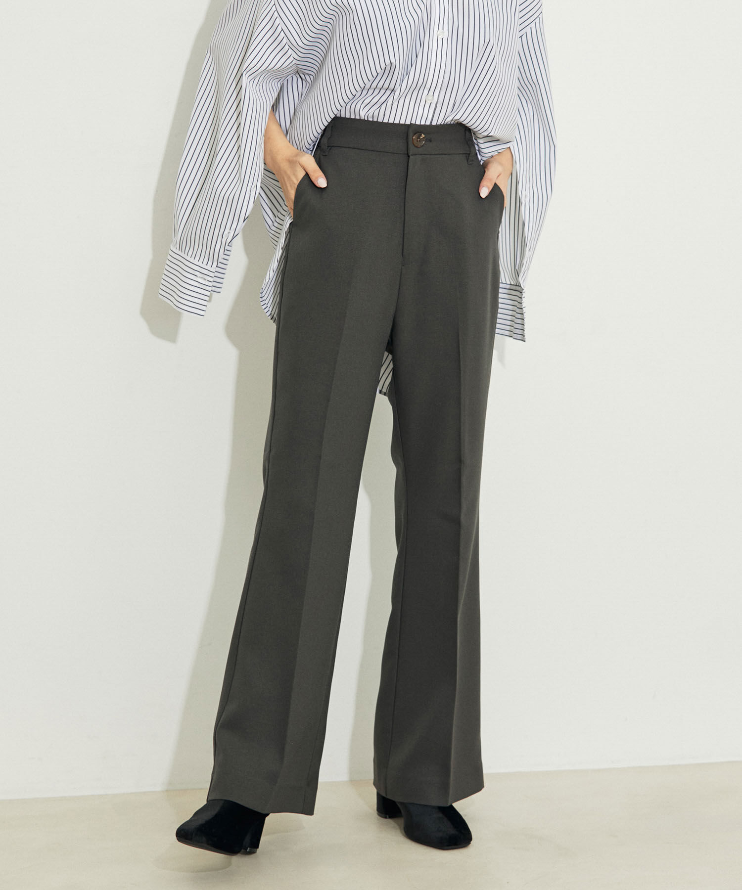 vis-a-vis「【WEB限定】【洗える】フレアパンツ」|スラックス|チャコール(06)