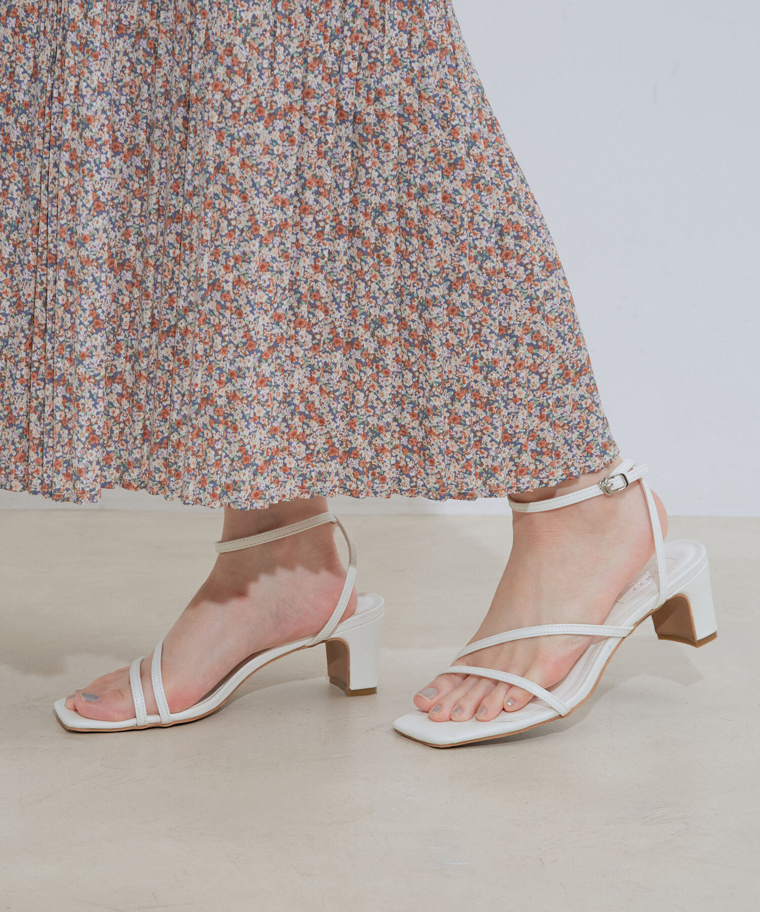 Juze「ナローアシメストラップヒールサンダル」|サンダル|