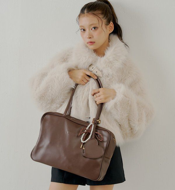  「【2サイズ展開】チャーム付きスクエアボストンバッグ【タブレット端末収納可能】」|ボストンバッグ|