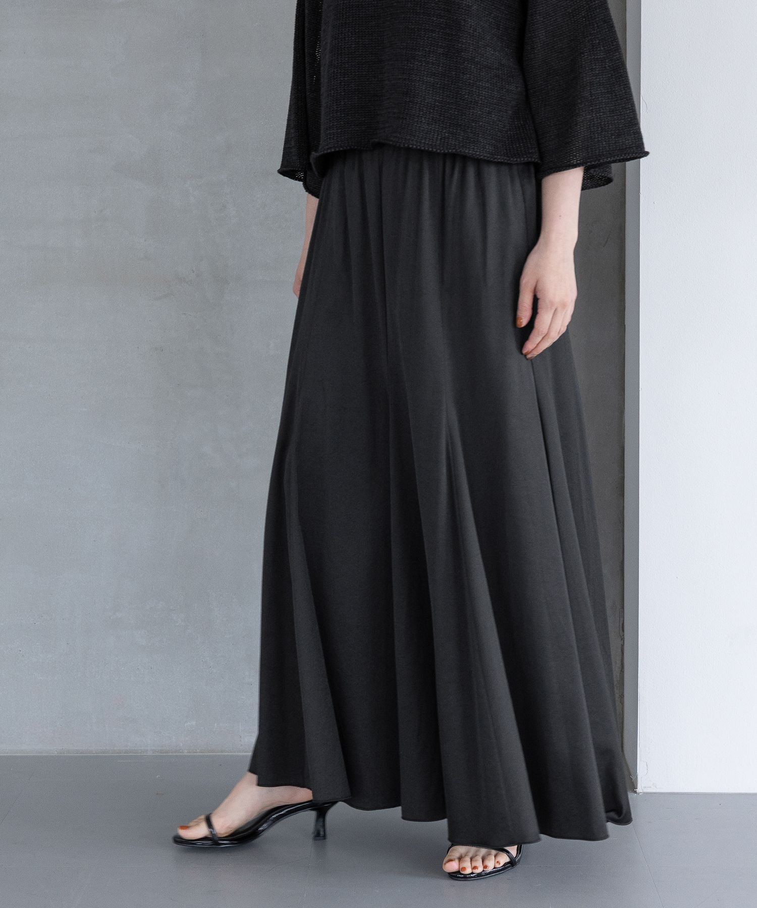 A part by 「ツヤフレアスカート」|スカート|ブラック