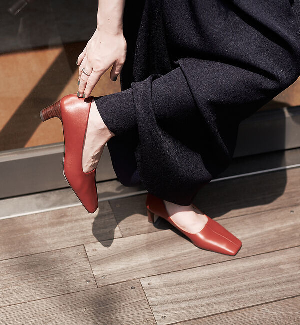 AU BANNISTER「スクエアトゥミドルヒールパンプス」|パンプス|レッド