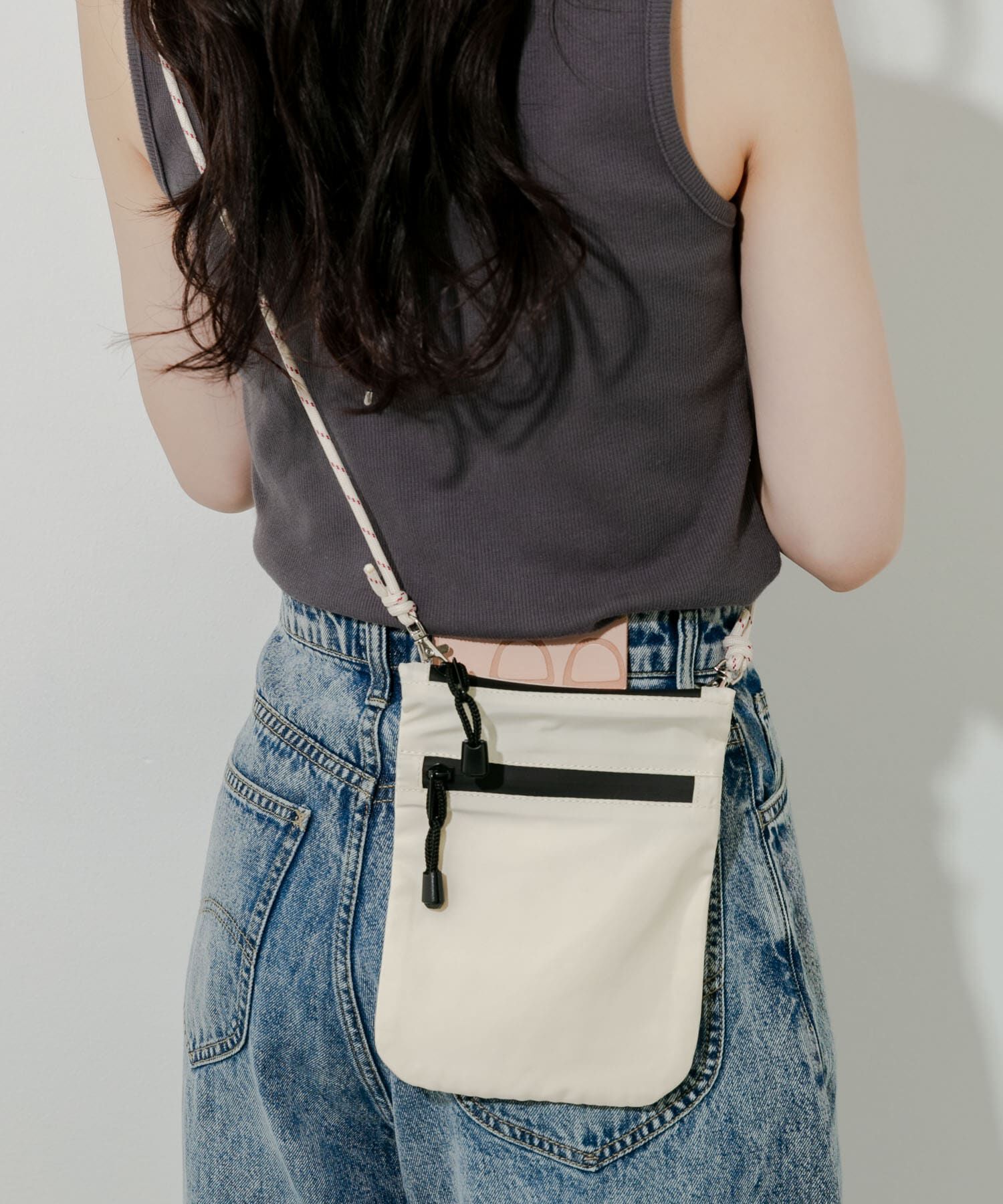 SMELLY「ジップミニサコッシュ」|ショルダー・メッセンジャー|