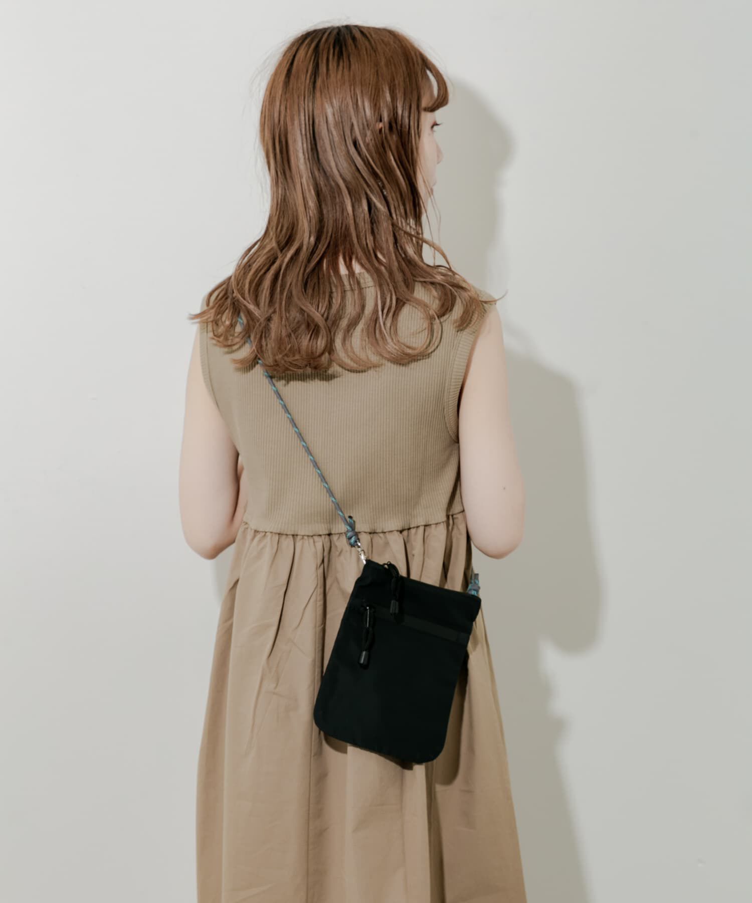 SMELLY「ジップミニサコッシュ」|ショルダー・メッセンジャー|