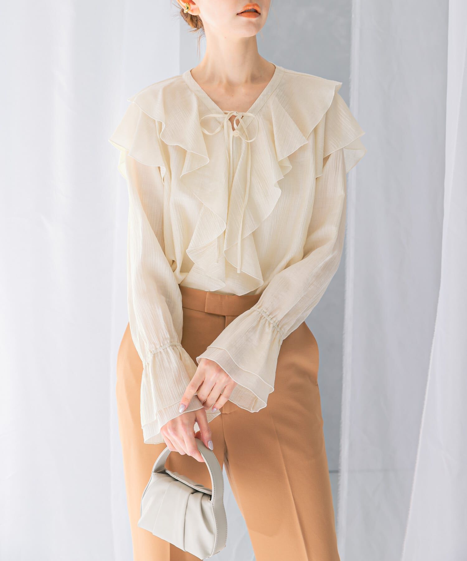 URBAN RESEARCH ROSSO「『WEB/一部店舗限定』ラッフルデザインブラウス」|シャツ・ブラウス|