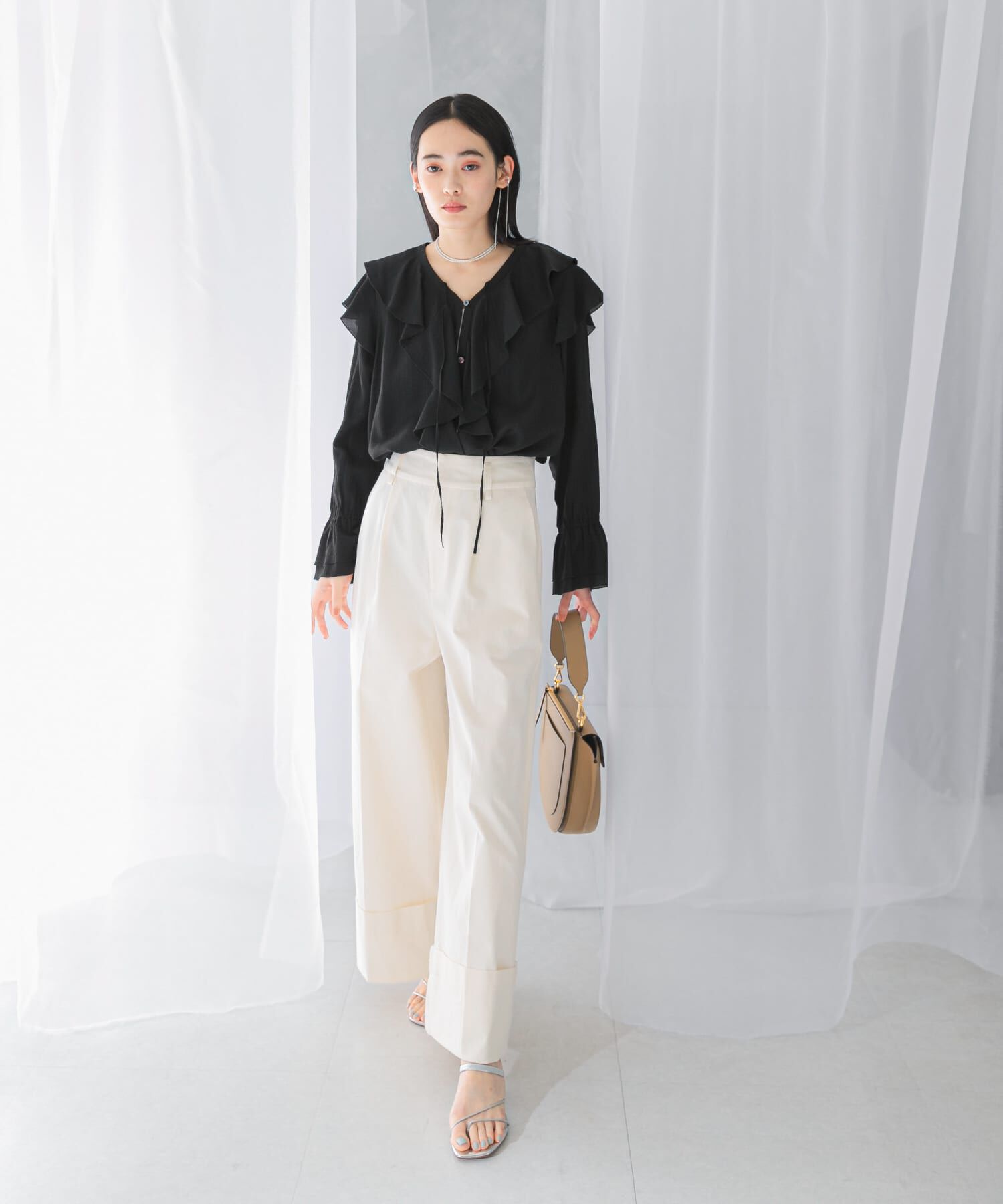 URBAN RESEARCH ROSSO「『WEB/一部店舗限定』ラッフルデザインブラウス」|シャツ・ブラウス|