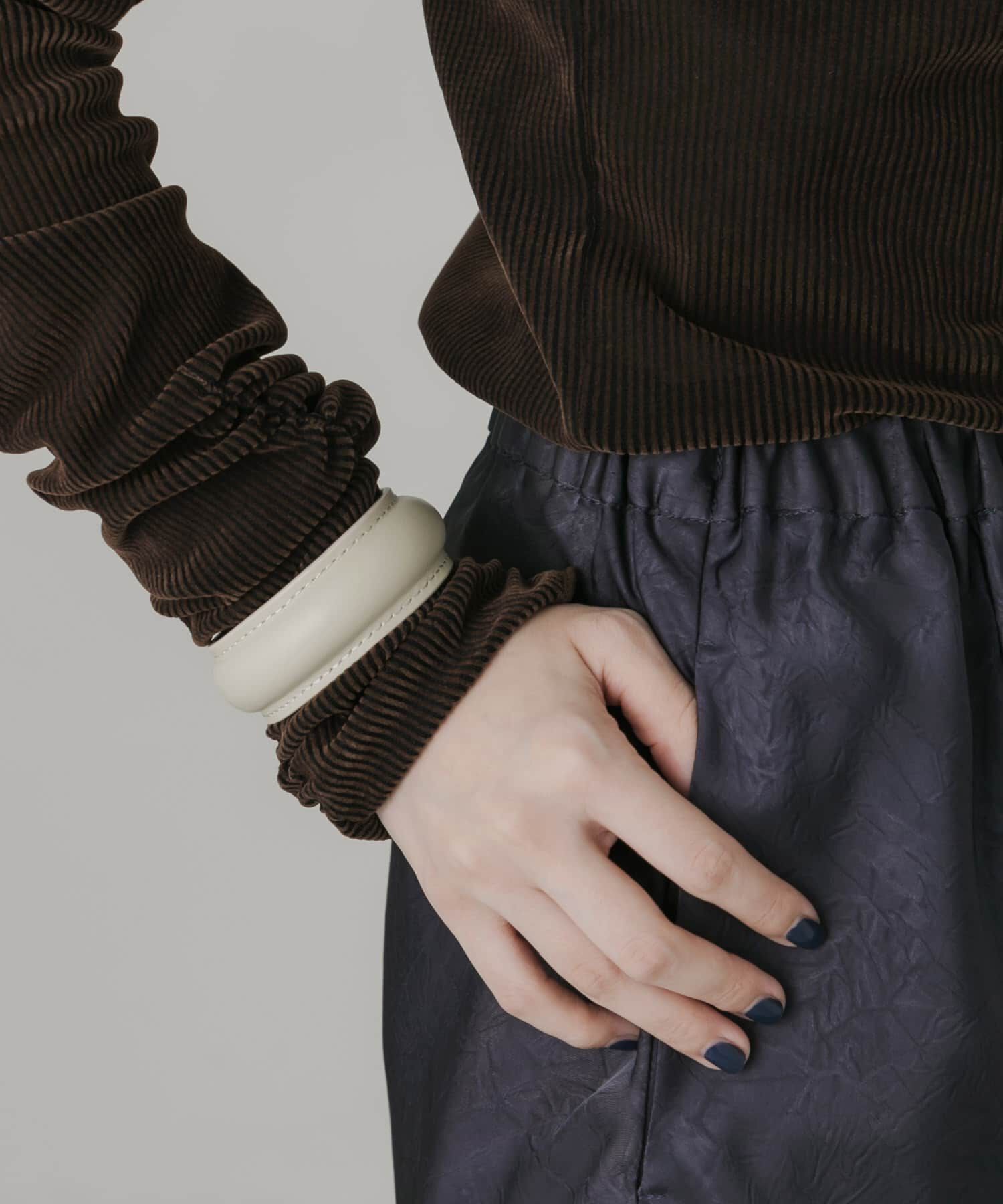 SMELLY「シンプルレザーバングル」|ブレスレット・バングル|