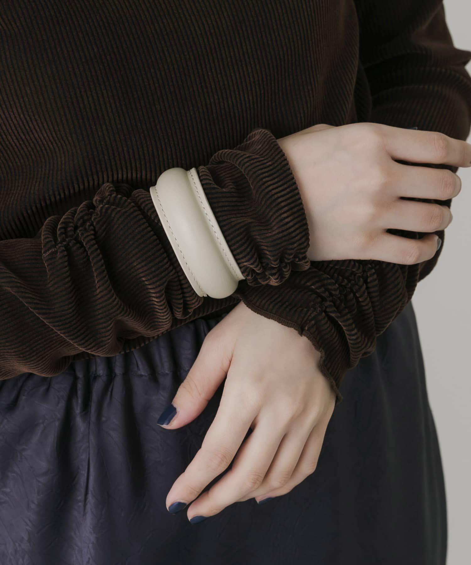 SMELLY「シンプルレザーバングル」|ブレスレット・バングル|