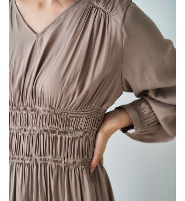 le.coeur blanc「シャーリングVネックワンピース」|ワンピース|