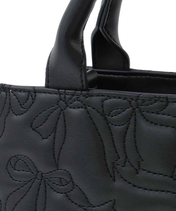 Maison de FLEUR「チャーム付きリボンキルティングトートバッグ」|ハンドバッグ|