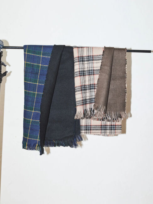  「チェック&times;ソリッドリバーシブルマフラー」|ストール|