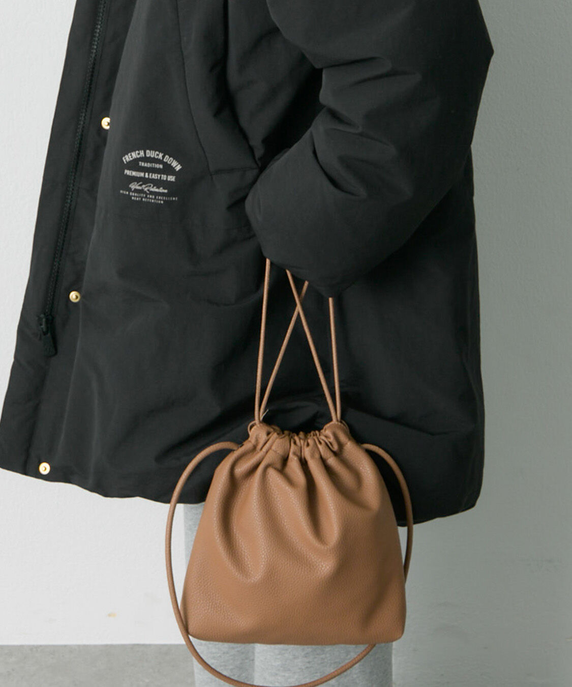  「【リバイバル/新色登場】フェイクレザー巾着バッグ」|ショルダー・メッセンジャー|