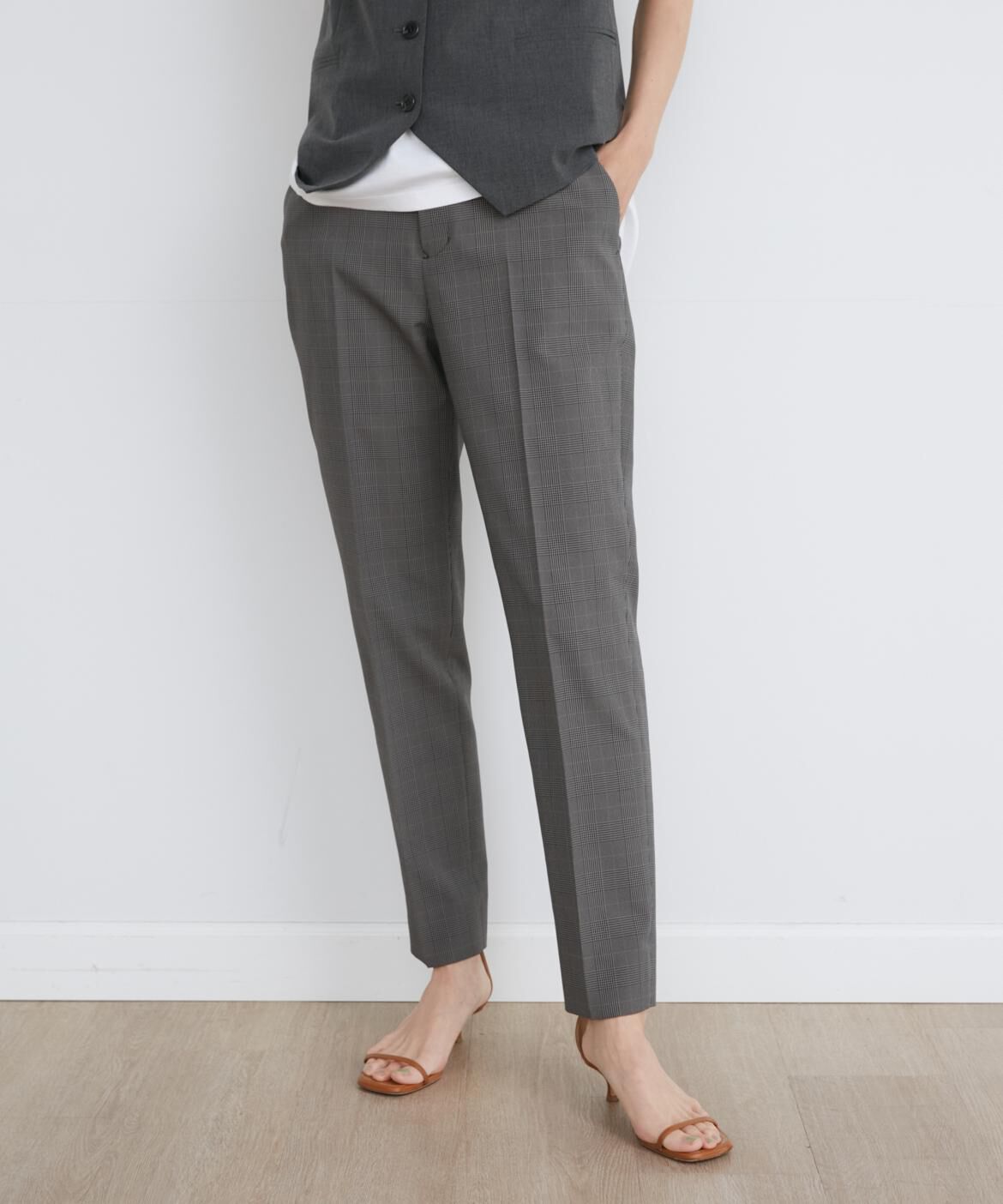 INED「Louise美脚テーパードパンツ」|スラックス|ダークブラウ 4