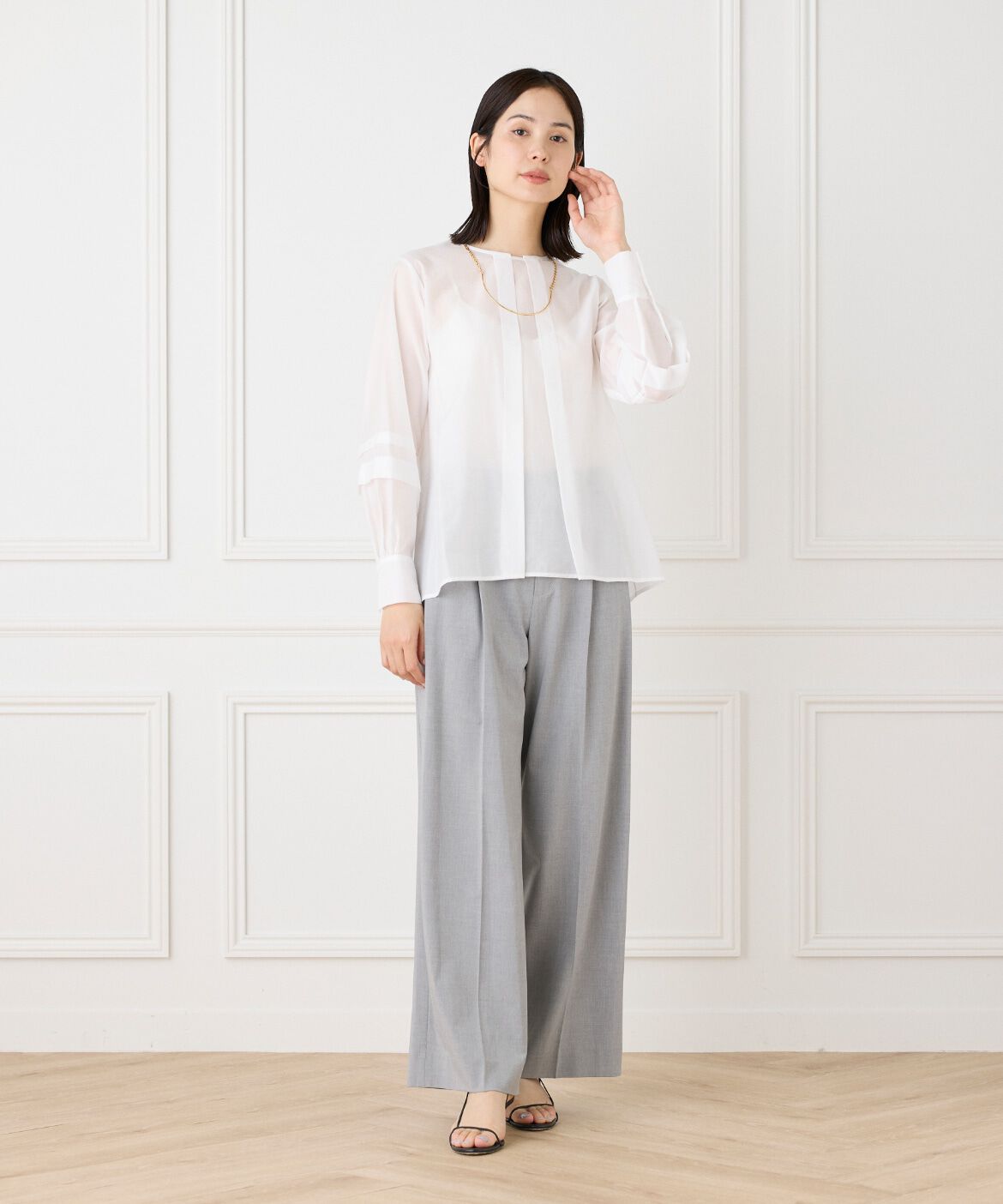 INED「《大きいサイズ》シャイニーローンタックブラウス」|シャツ・ブラウス|