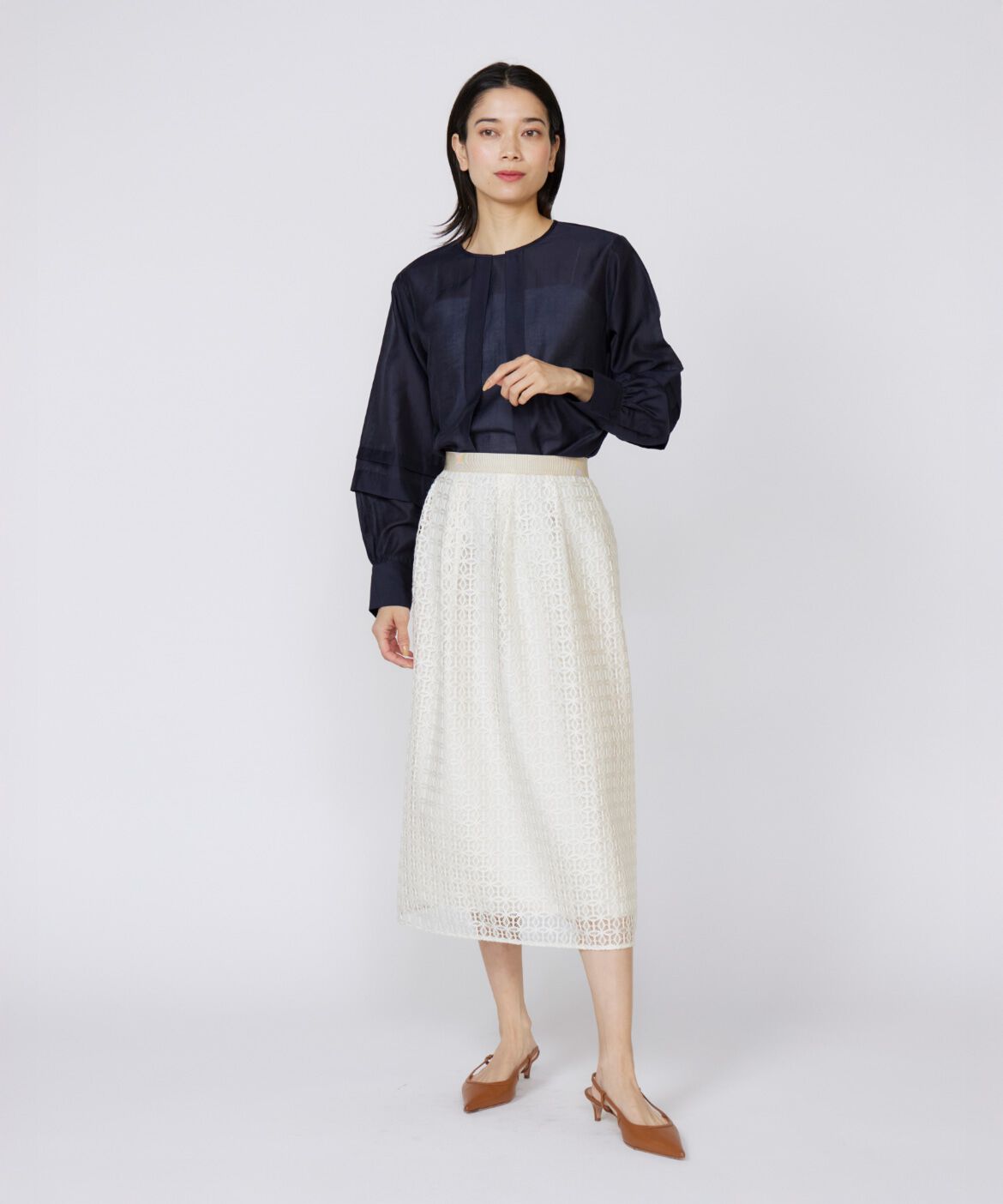 INED「《大きいサイズ》シャイニーローンタックブラウス」|シャツ・ブラウス|