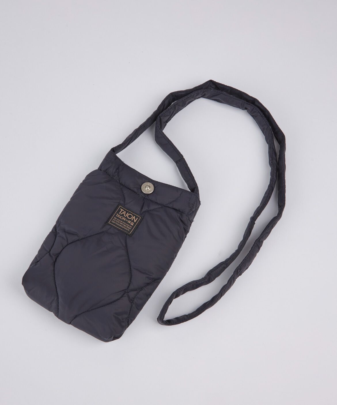 DAY by DAY it&rsquo;s international「ミリタリー クロスボディ ダウンバッグS-ソフトシェル 《TAION/タイオン》」|ショルダー・メッセンジャー|ネイビー