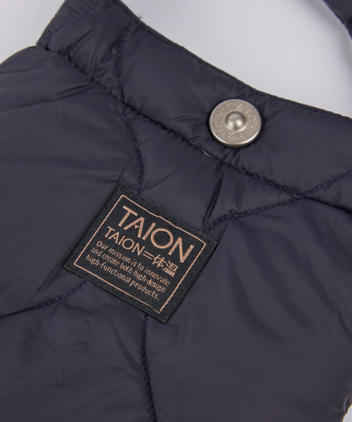 DAY by DAY it&rsquo;s international「ミリタリー クロスボディ ダウンバッグS-ソフトシェル 《TAION/タイオン》」|ショルダー・メッセンジャー|