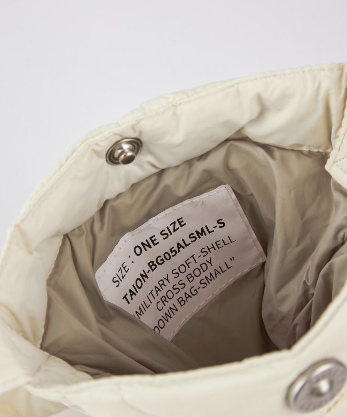 DAY by DAY it&rsquo;s international「ミリタリー クロスボディ ダウンバッグS-ソフトシェル 《TAION/タイオン》」|ショルダー・メッセンジャー|