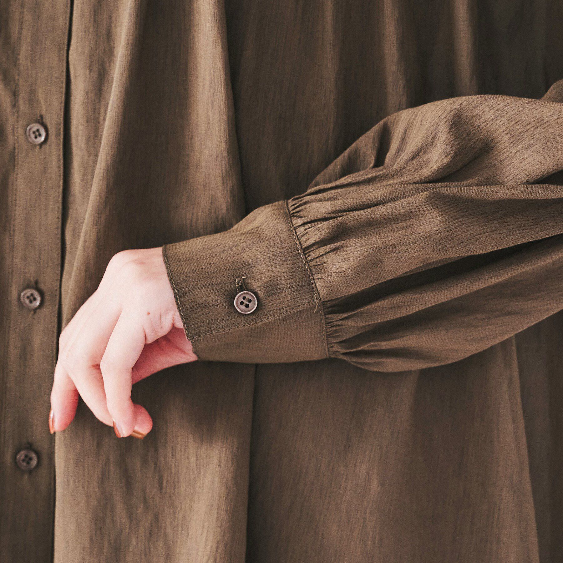 UNTITLED「【大人な透け感/前開きボタン】シアーチュニックブラウス」|シャツ・ブラウス|