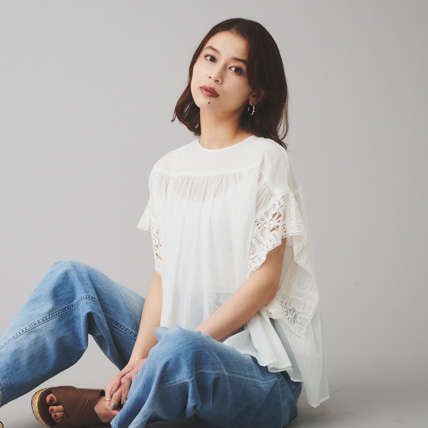 UNTITLED「【Liyoca】コットンシフォン ギャザーブラウス」|シャツ・ブラウス|ホワイト(001)