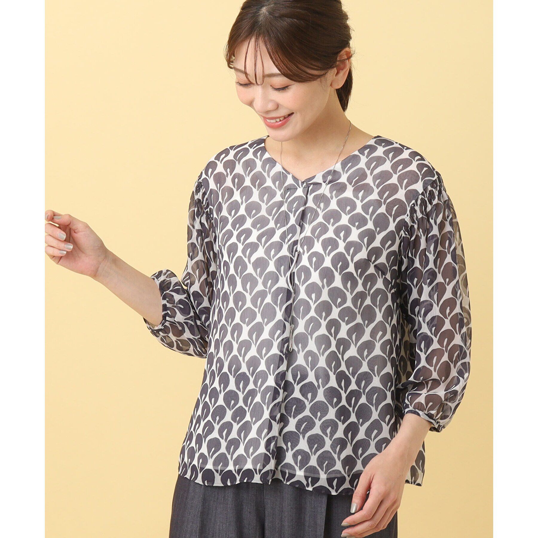 Reflect「【マシンウォッシュ】華やかプリントブラウス」|シャツ・ブラウス|ネイビー(194)