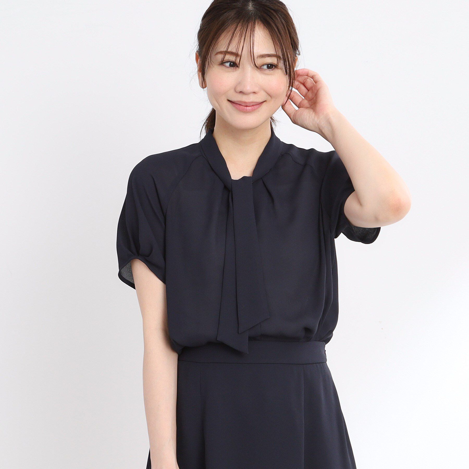 Reflect「【夏SALE／接触冷感／マシンウォッシュ可／吸水速乾／セットアップ可】ボウタイブラウス」|シャツ・ブラウス|ネイビー(094)