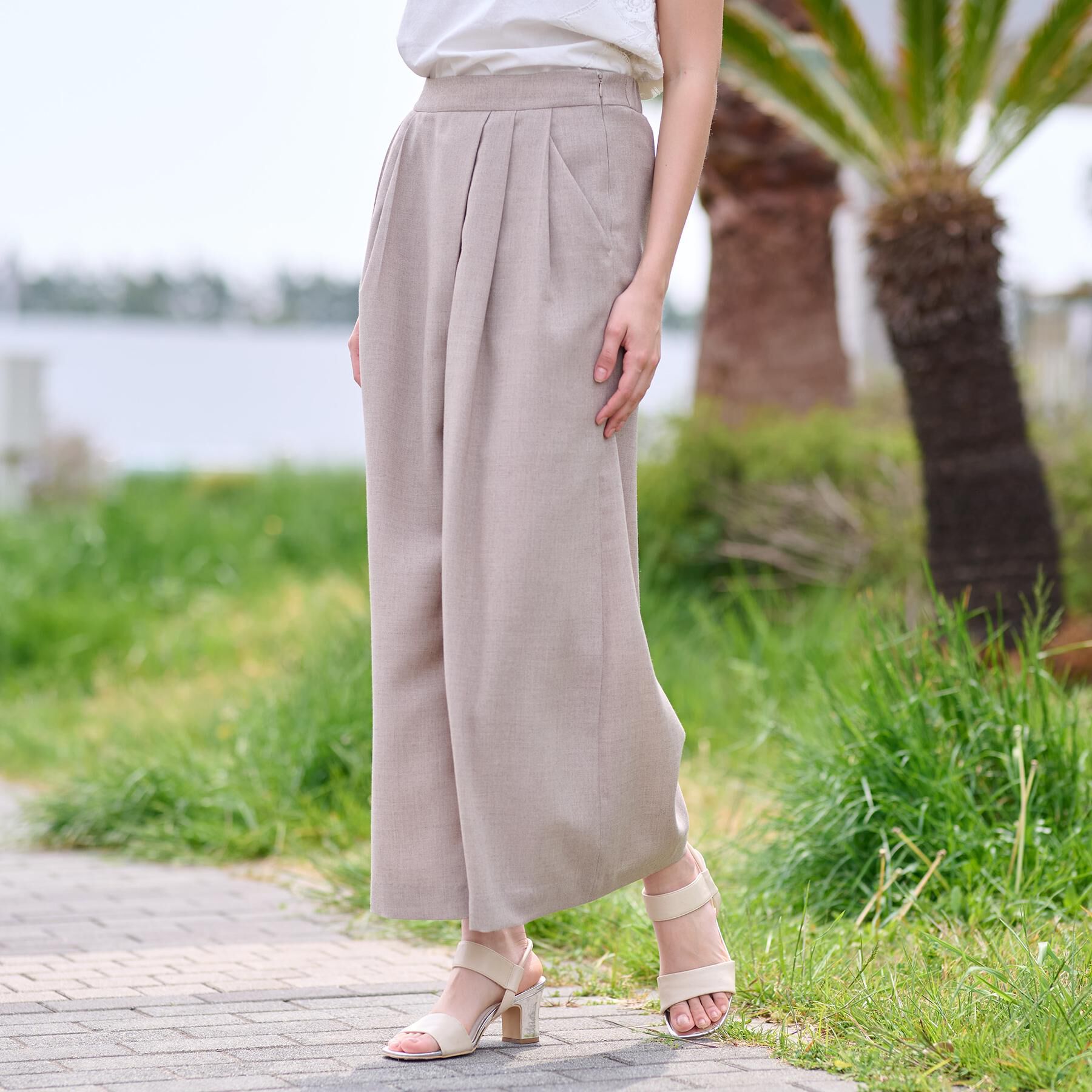 DRESSTERIOR「【洗える/後ろウエストゴム】アシンメトリーウォッシャブルタックフレアパンツ」|その他|