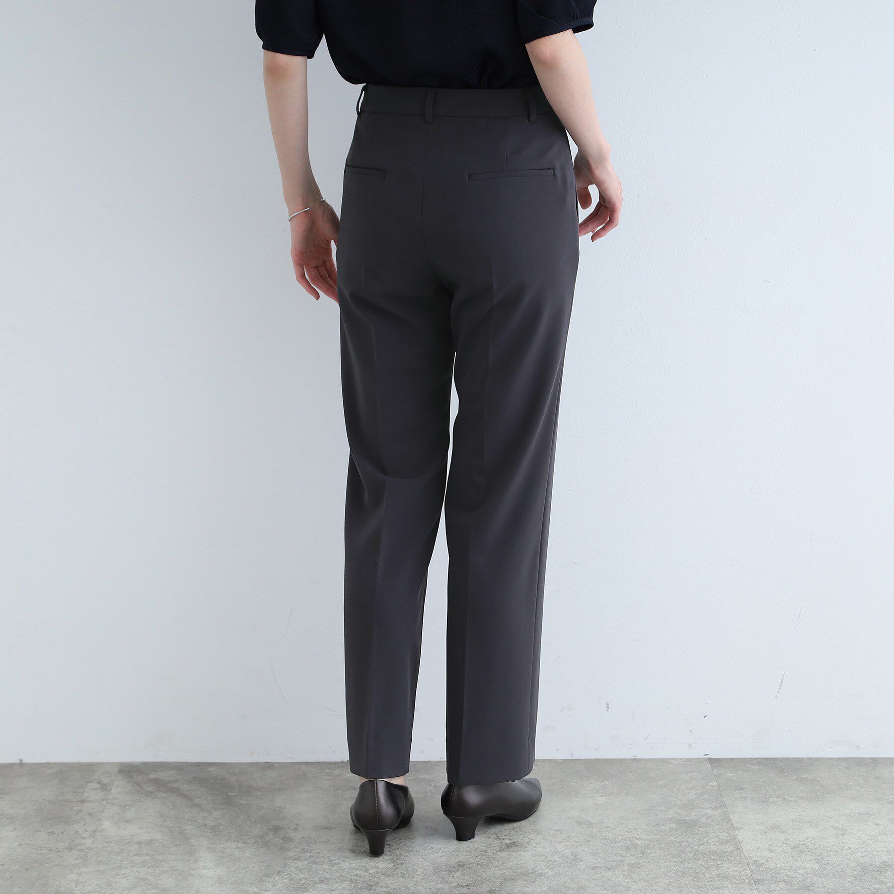 INDIVI「【洗える/日本製】ストレッチタックテーパードパンツ」|その他|