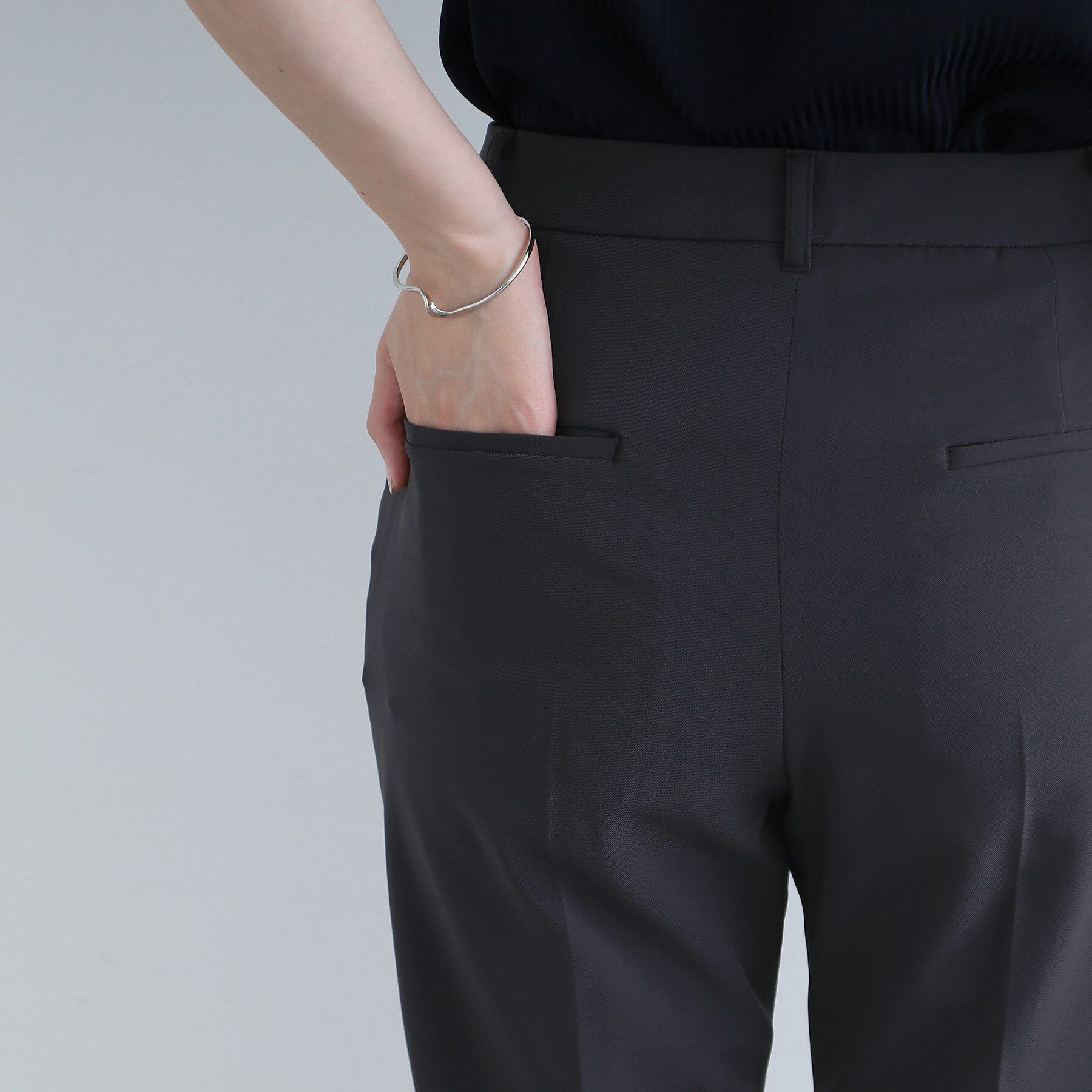 INDIVI「【洗える/日本製】ストレッチタックテーパードパンツ」|その他|