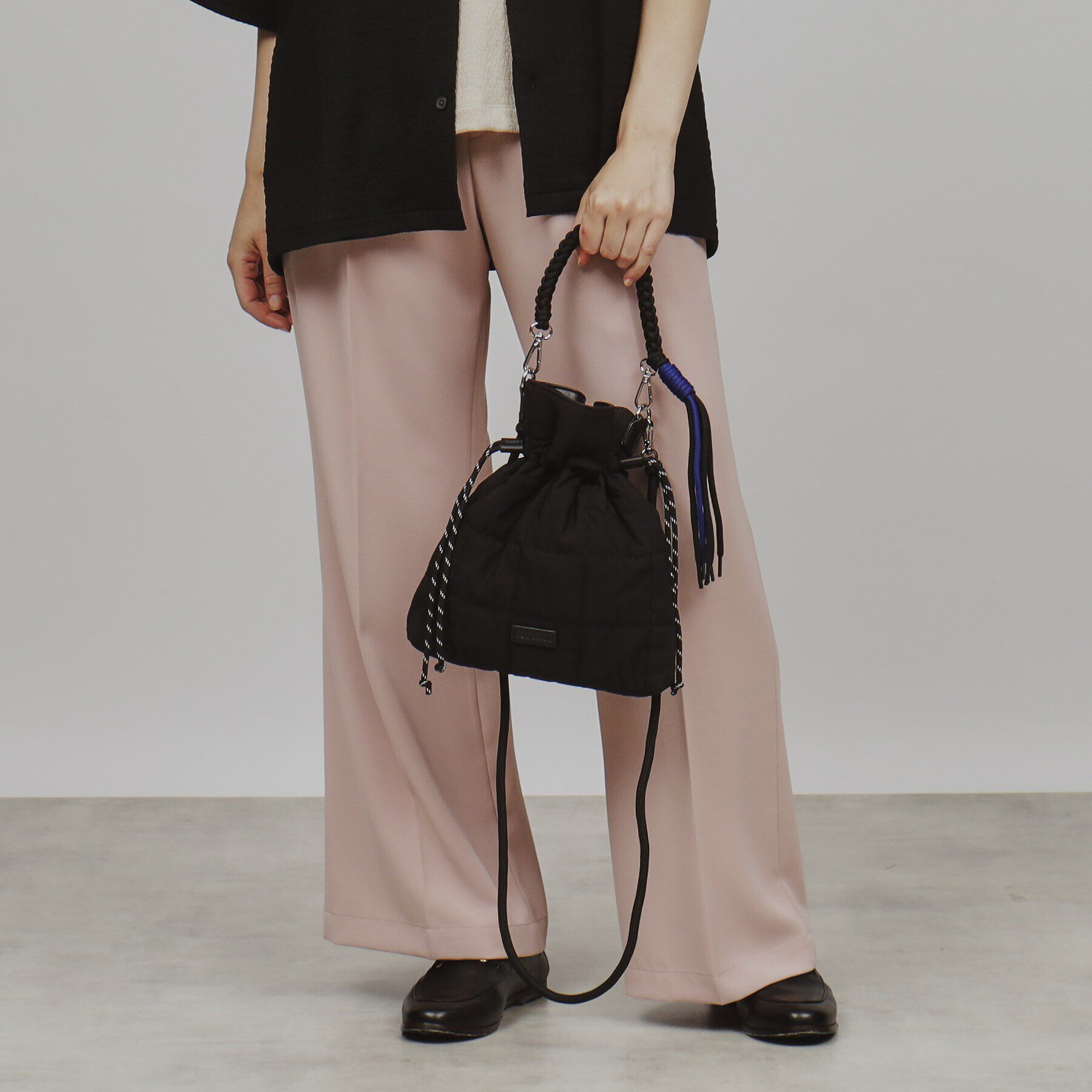 tk.TAKEO KIKUCHI「ADAMPATEK 別注 アソート巾着ショルダーバッグ」|ショルダー・メッセンジャー|ブラック(419)