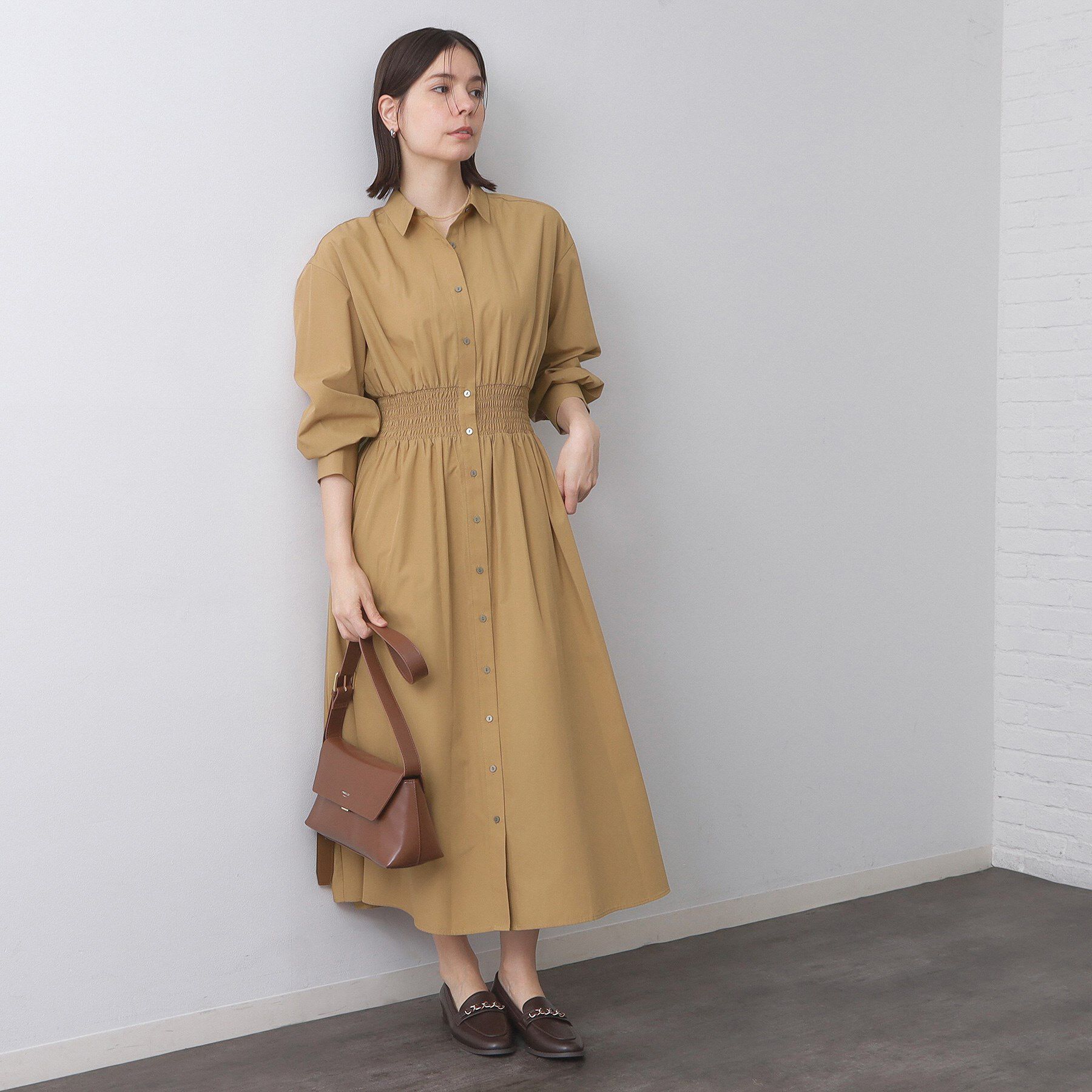 OPAQUE.CLIP「シャーリングフィット＆フレアシャツワンピース【洗濯機洗い可】」|ワンピース|