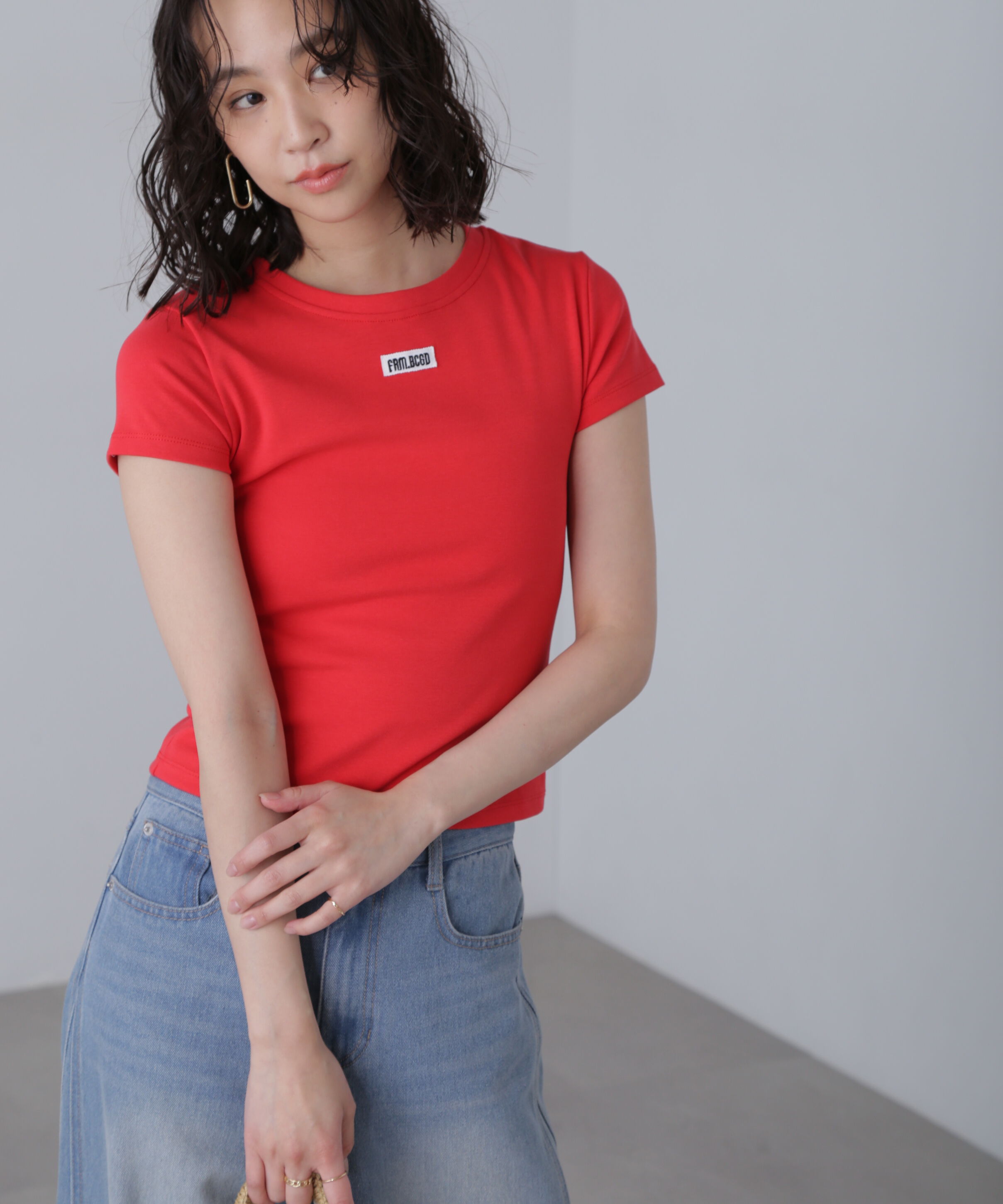  「ロゴ刺繍タグTシャツ」|Tシャツ・カットソー|レッド