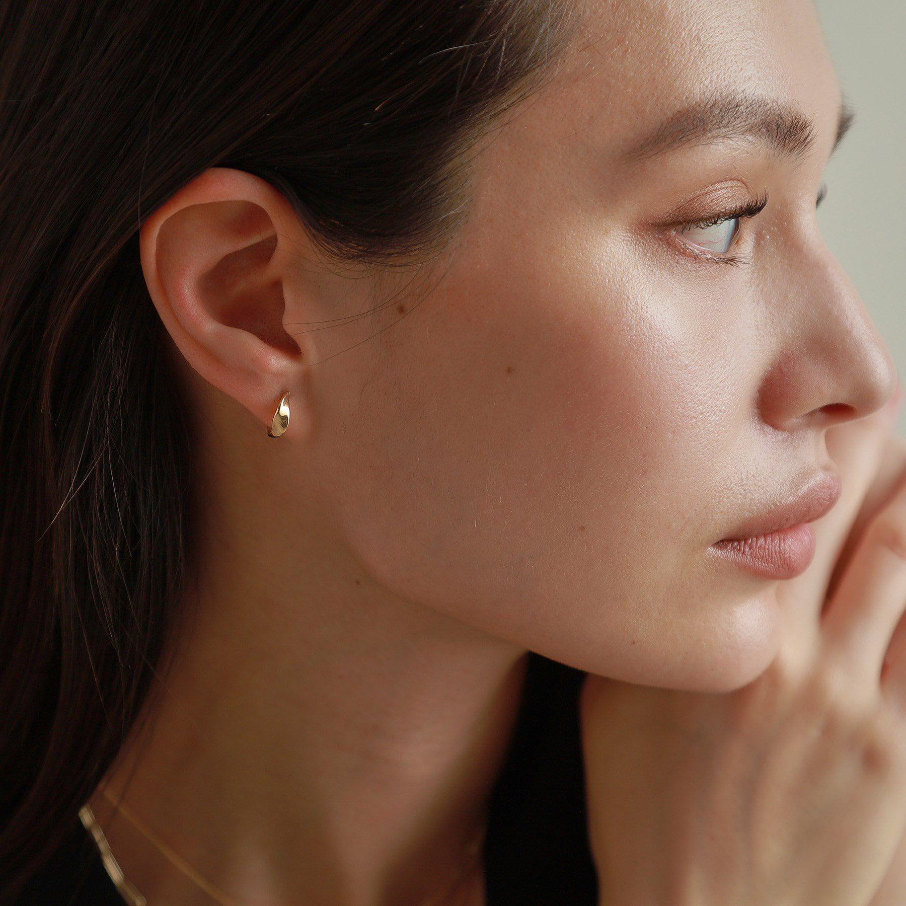 COCOSHNIK「K10マーキス捻り中折れ フープピアス」|ピアス|